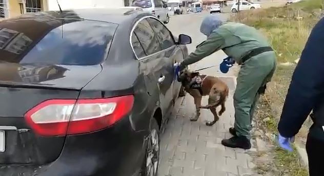 Tekirdağ’da şüphe üzerine durdurulan araçta 1 kilogram metamfetamin ele geçirildi. Tekirdağ İl Emniyet Müdürlüğü Narkotik Suçlarla Mücadele Şube ...