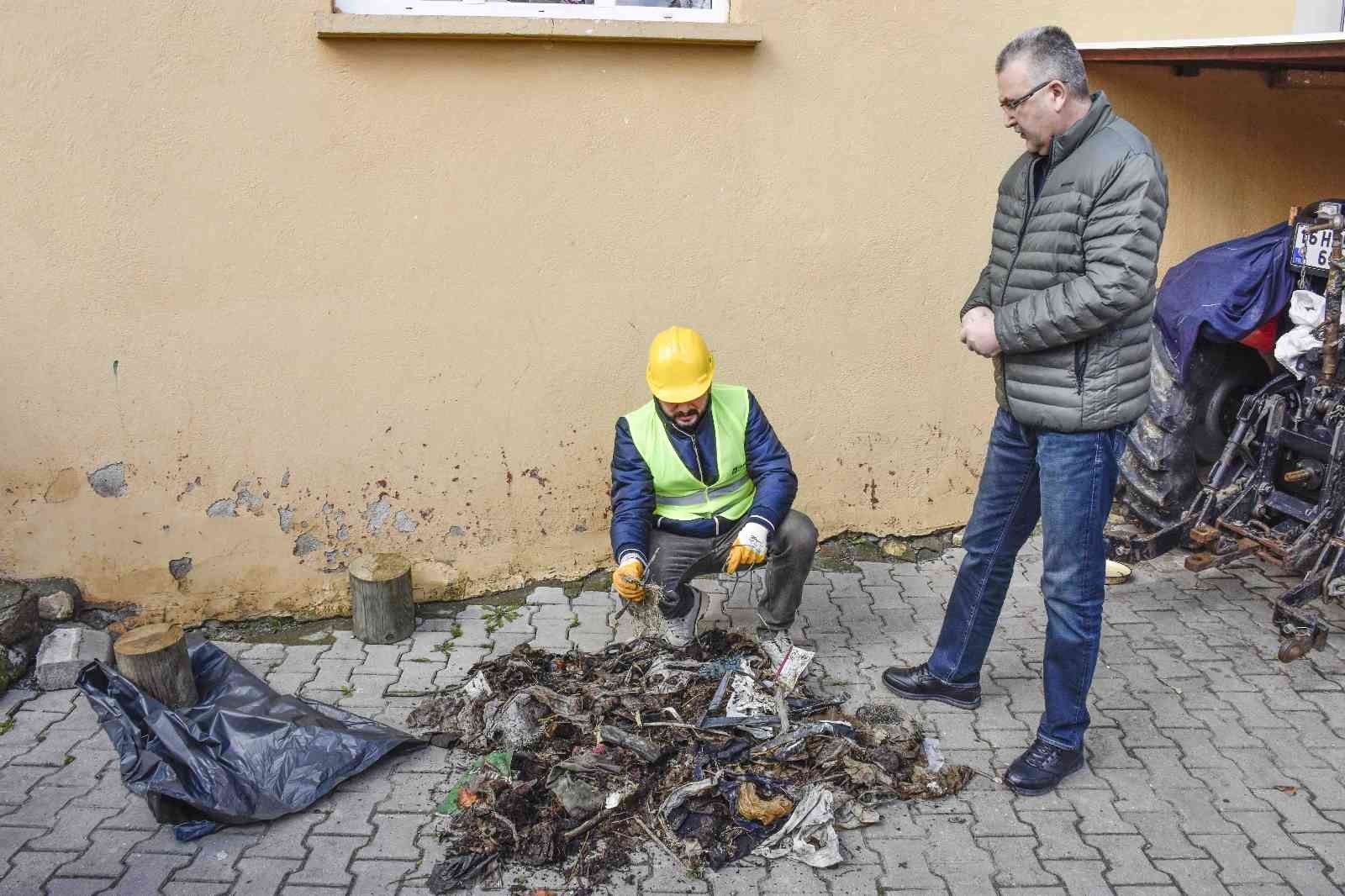 Karacabey Belediyesi, Avrupa Leylek Köyü Eskikaraağaç’ta geleneksel yuva temizliğini 5. yılda da gerçekleştirdi. Leylek köyündeki tüm yuvaları ...