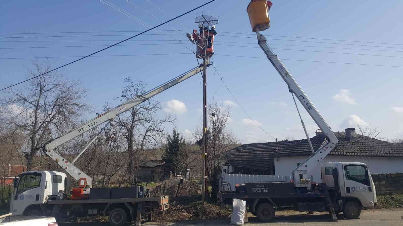 Trakya Elektrik Dağıtım A.Ş. (TREDAŞ) elektrik dağıtım hizmeti sağladığı Trakya Bölgesinde enerji nakil hatlarına kurduğu özel platform ile hem ...