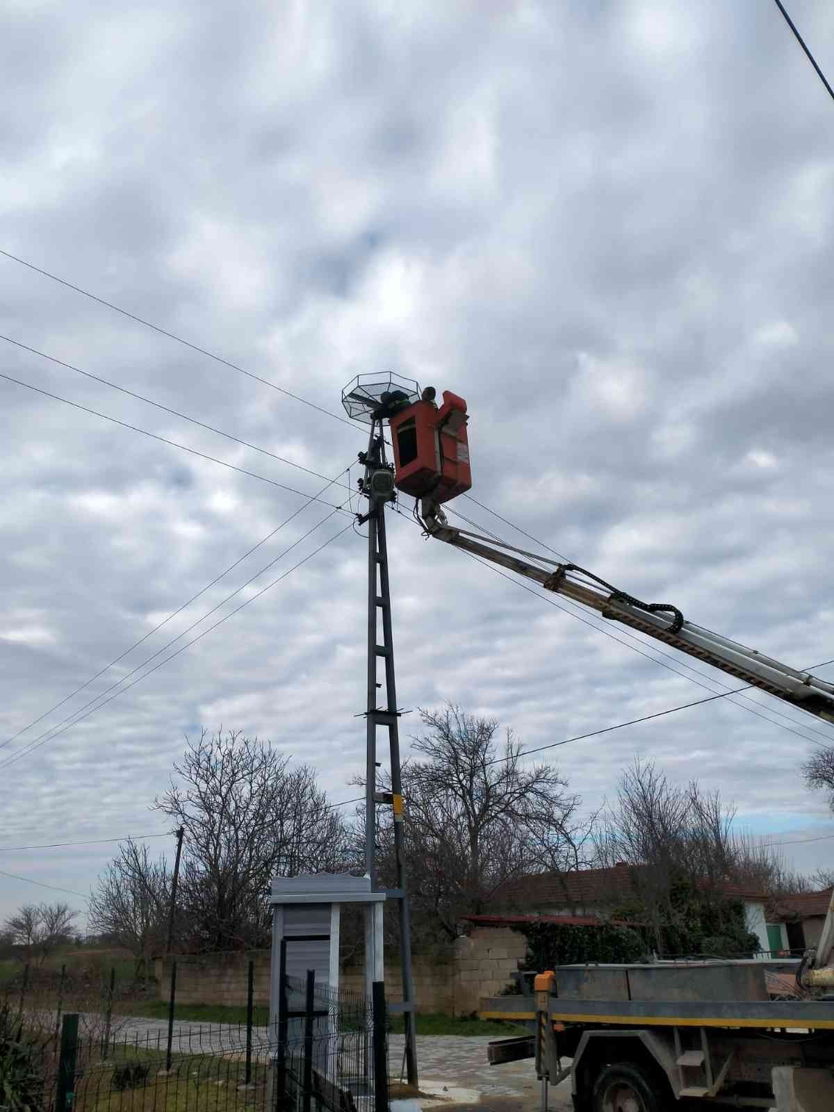 Trakya Elektrik Dağıtım A.Ş. (TREDAŞ) elektrik dağıtım hizmeti sağladığı Trakya Bölgesinde enerji nakil hatlarına kurduğu özel platform ile hem ...