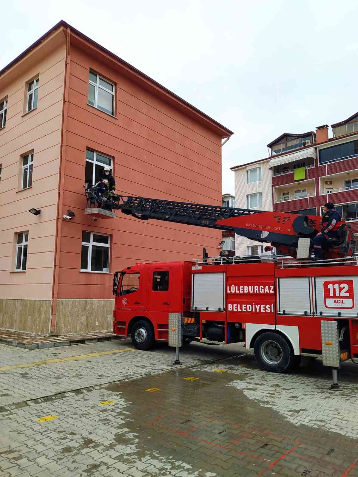 Kırklareli’nin Lüleburgaz ilçesindeki okullarda 1-7 Mart Deprem Haftası kapsamında yangın ve deprem tatbikatı gerçekleştirildi. Lüleburgaz ...