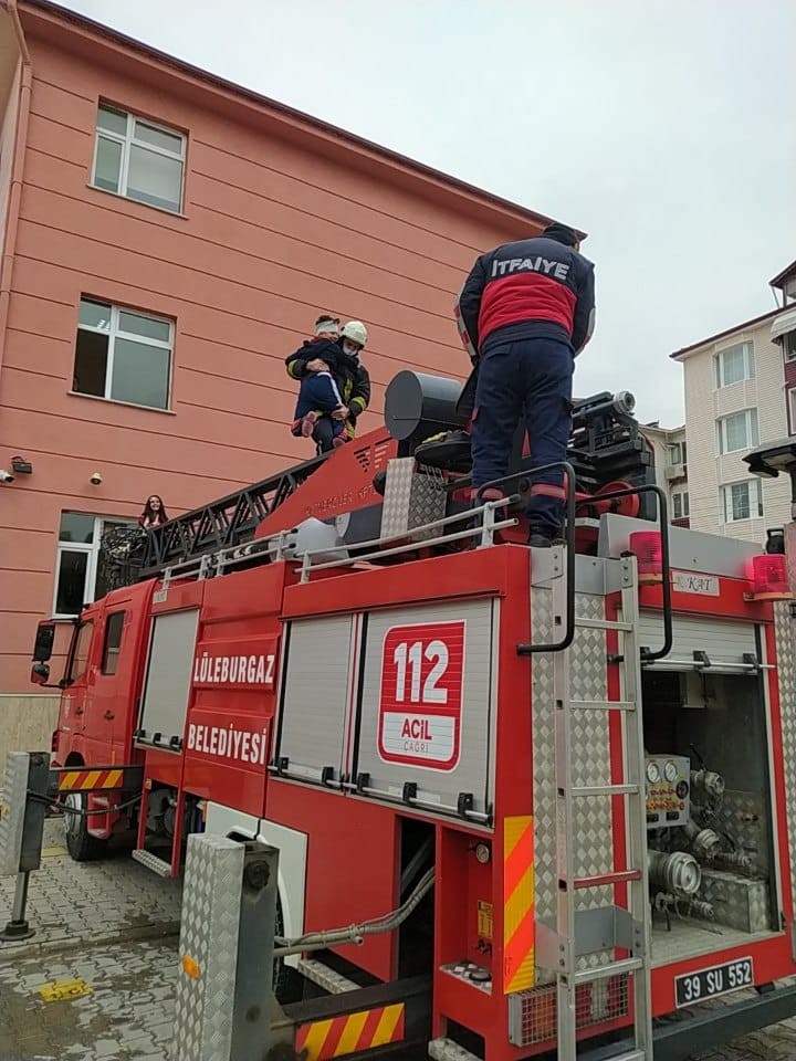 Kırklareli’nin Lüleburgaz ilçesindeki okullarda 1-7 Mart Deprem Haftası kapsamında yangın ve deprem tatbikatı gerçekleştirildi. Lüleburgaz ...