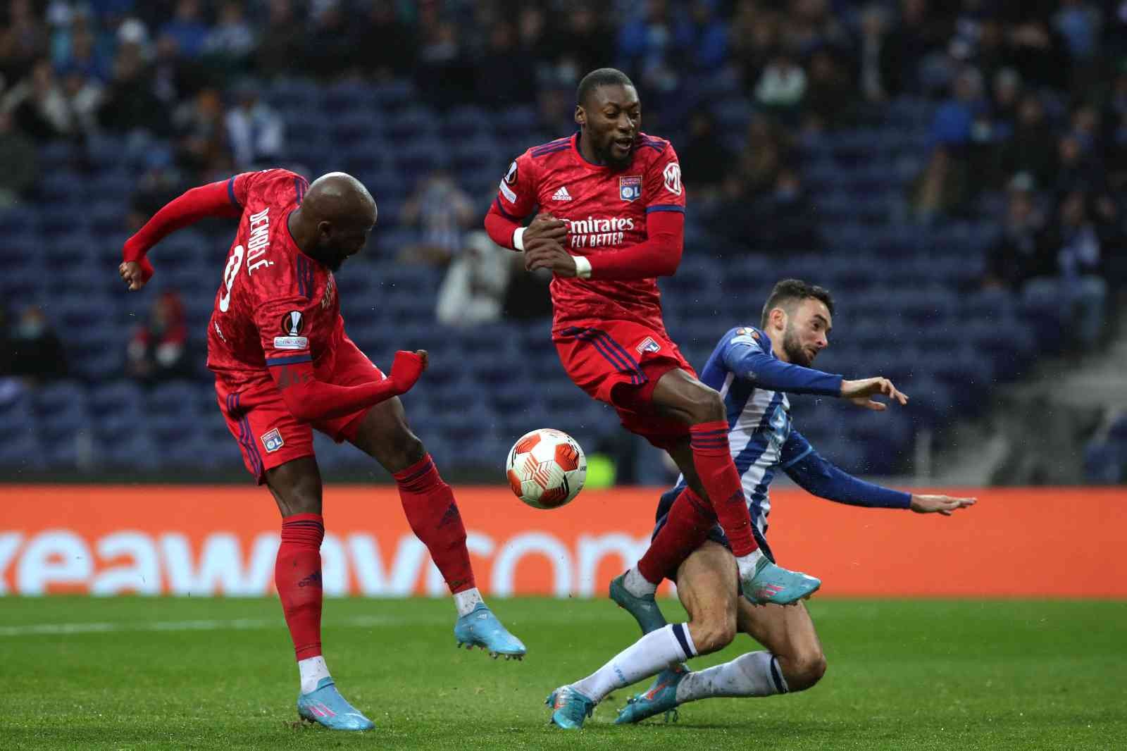 UEFA Avrupa Ligi Son 16 Turu ilk maçında Fransız ekibi Lyon, deplasmanda Portekiz temsilcisi Porto’yu 1-0 mağlup etti. Gecenin diğer maçında ise ...