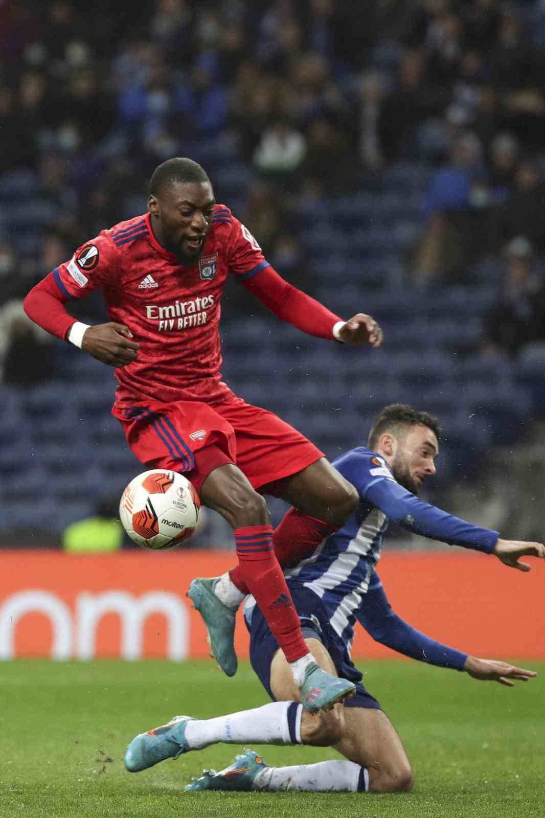 UEFA Avrupa Ligi Son 16 Turu ilk maçında Fransız ekibi Lyon, deplasmanda Portekiz temsilcisi Porto’yu 1-0 mağlup etti. Gecenin diğer maçında ise ...