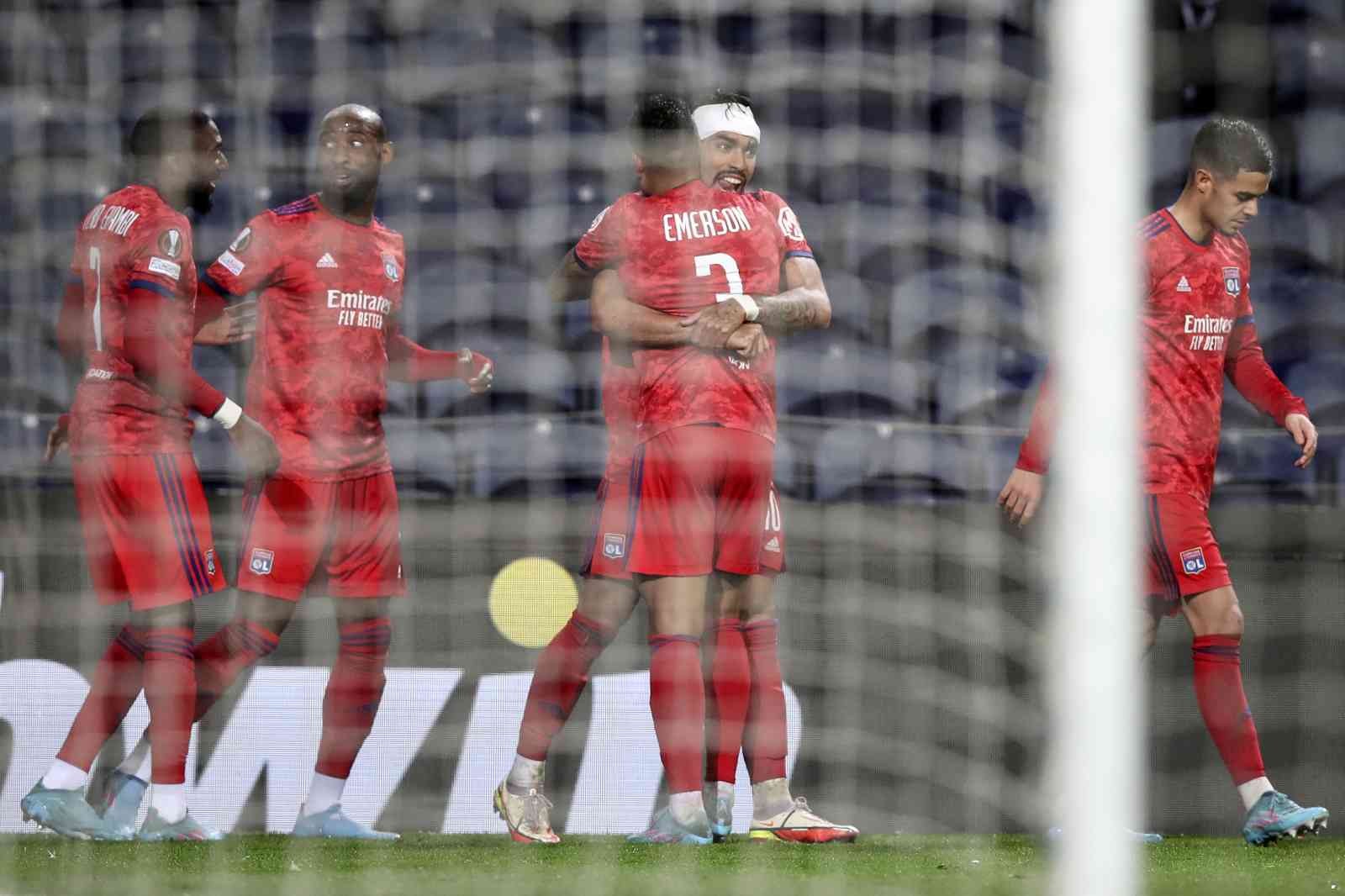 UEFA Avrupa Ligi Son 16 Turu ilk maçında Fransız ekibi Lyon, deplasmanda Portekiz temsilcisi Porto’yu 1-0 mağlup etti. Gecenin diğer maçında ise ...