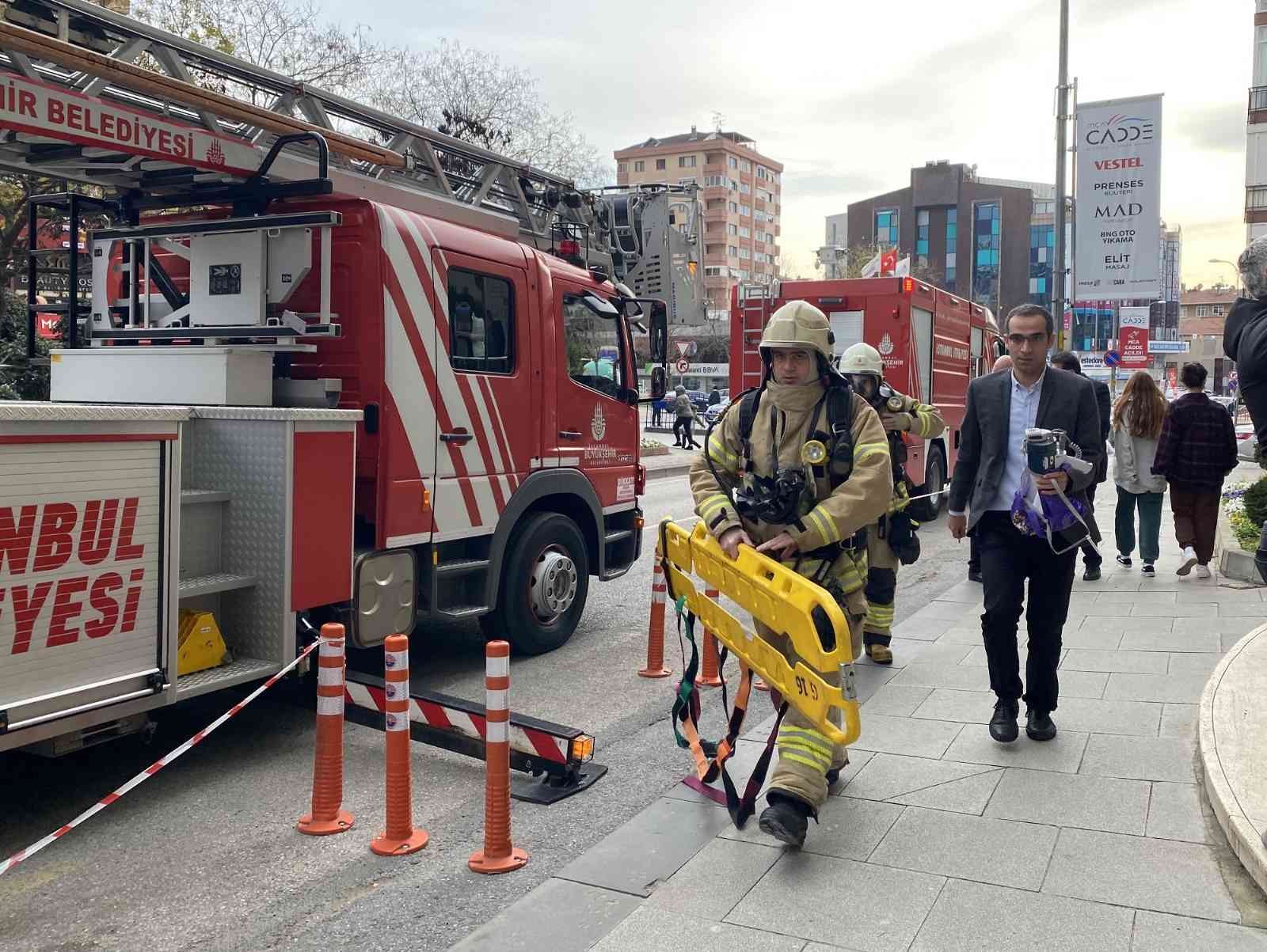 “1-7 Mart Deprem Haftası” yaşanırken Maltepe Belediyesi, AKUT Vakfı’nın da destekleriyle Afet ve Acil Durum Yönetim Merkezi’ni hizmete açtı ...