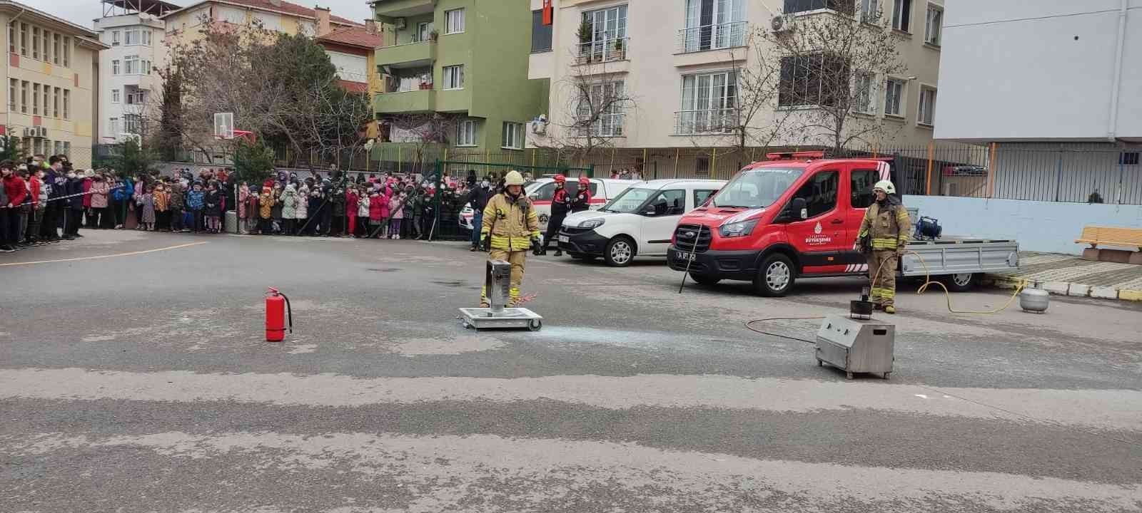 “1-7 Mart Deprem Haftası” yaşanırken Maltepe Belediyesi, AKUT Vakfı’nın da destekleriyle Afet ve Acil Durum Yönetim Merkezi’ni hizmete açtı ...