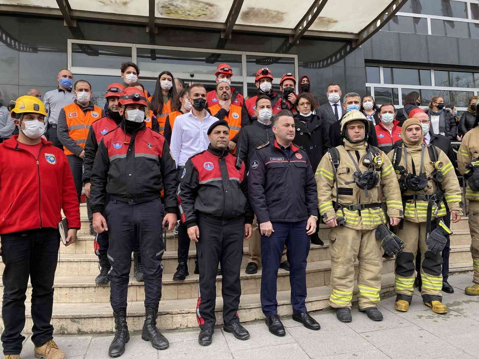 “1-7 Mart Deprem Haftası” yaşanırken Maltepe Belediyesi, AKUT Vakfı’nın da destekleriyle Afet ve Acil Durum Yönetim Merkezi’ni hizmete açtı ...