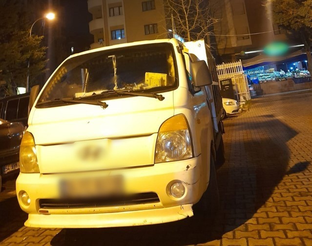 Maltepe’de bir mobilyacı dükkanından 30 bin TL değerindeki iskele demirlerini çaldığı iddiasıyla gözaltına alınan 4 şüpheliden 1’i tutuklanarak ...