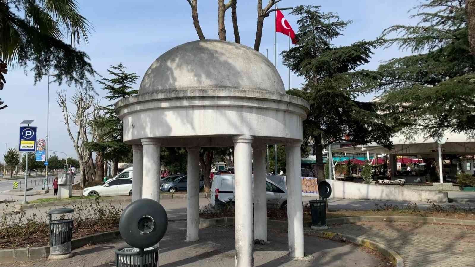 Maltepe’de bulunan ve yapımı 1953 yılına dayanan Bakireler Tapınağı ya da diğer adıyla Bakireler Anıtı, ilk yapıldığında kıyıdan 50 metre ...