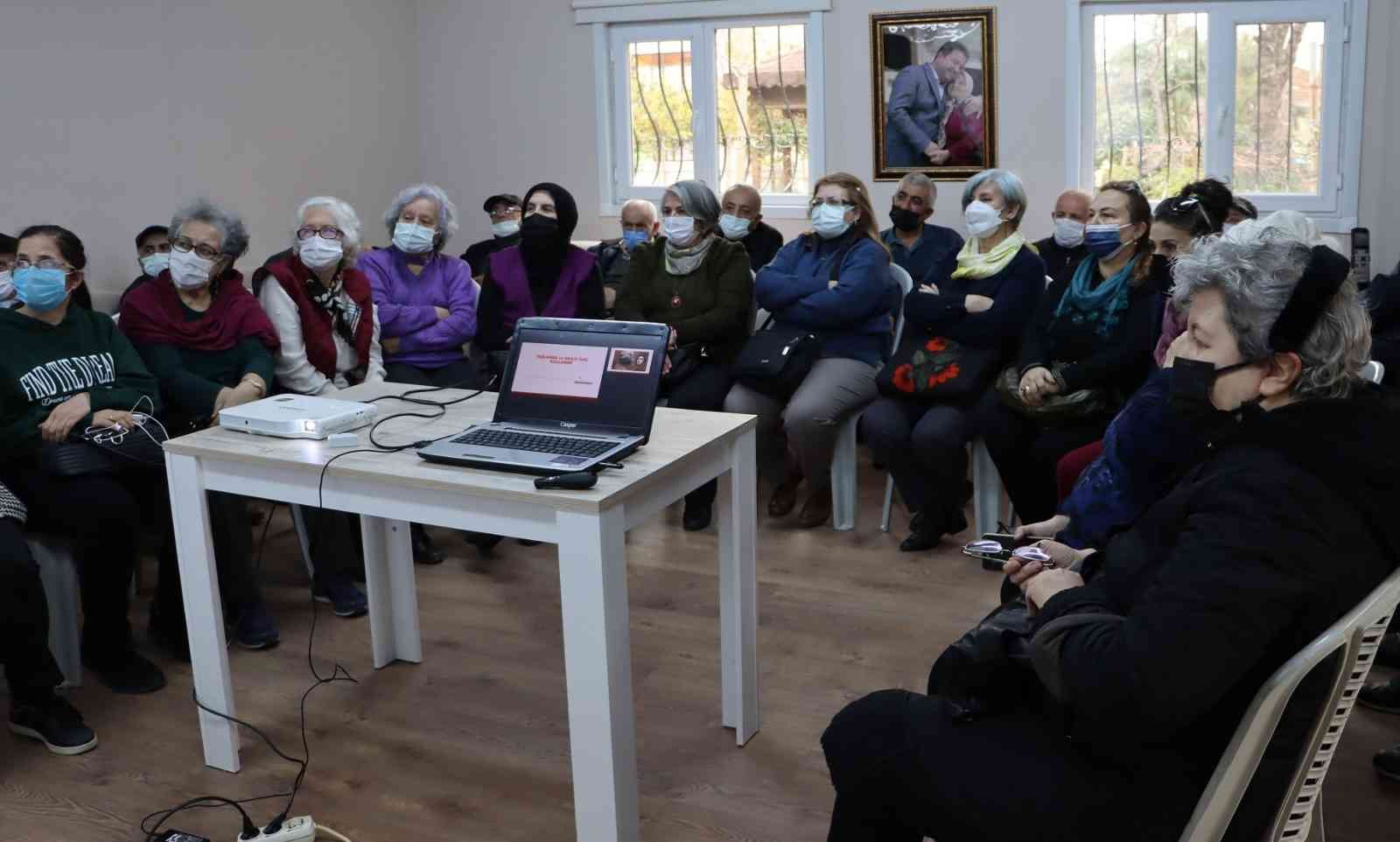 Maltepe Belediyesine bağlı Altın Yıllar Sosyal Yaşam Evi’nde hizmet alanlara “Yaşlanma ve Akılcı İlaç Kullanımı” konulu seminer verildi ...