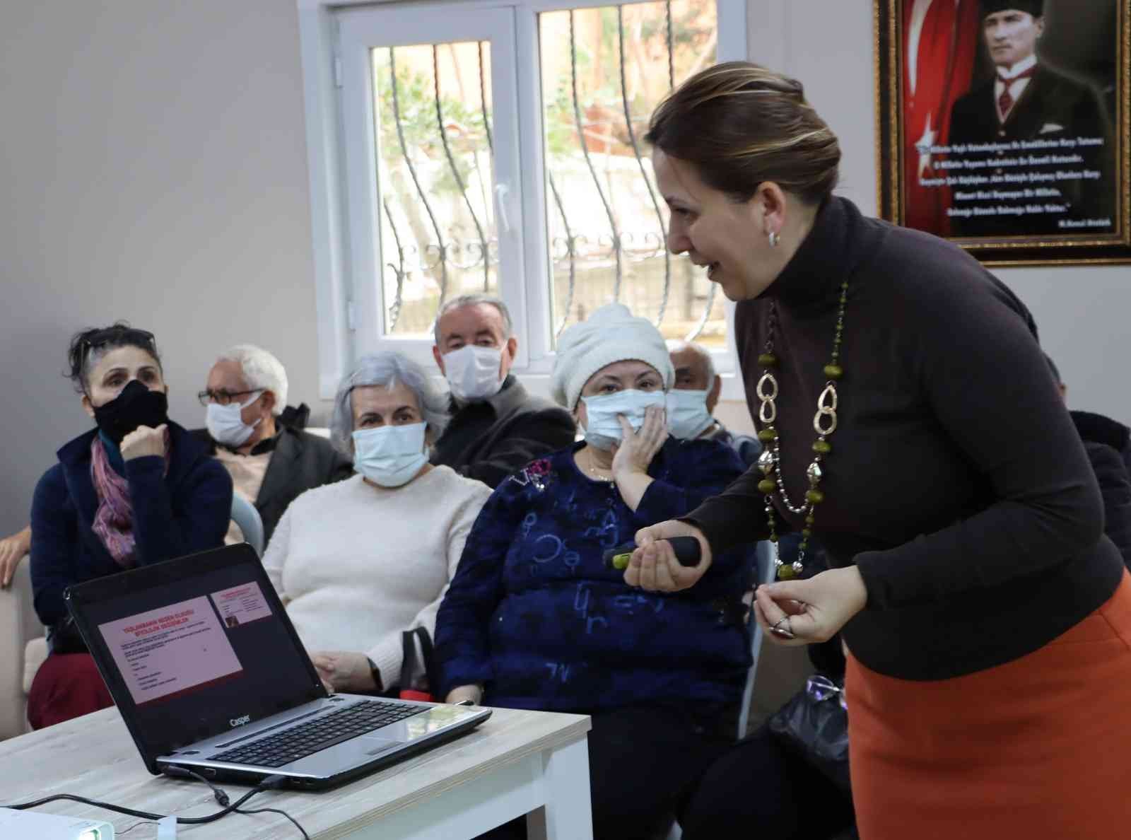 Maltepe Belediyesine bağlı Altın Yıllar Sosyal Yaşam Evi’nde hizmet alanlara “Yaşlanma ve Akılcı İlaç Kullanımı” konulu seminer verildi ...