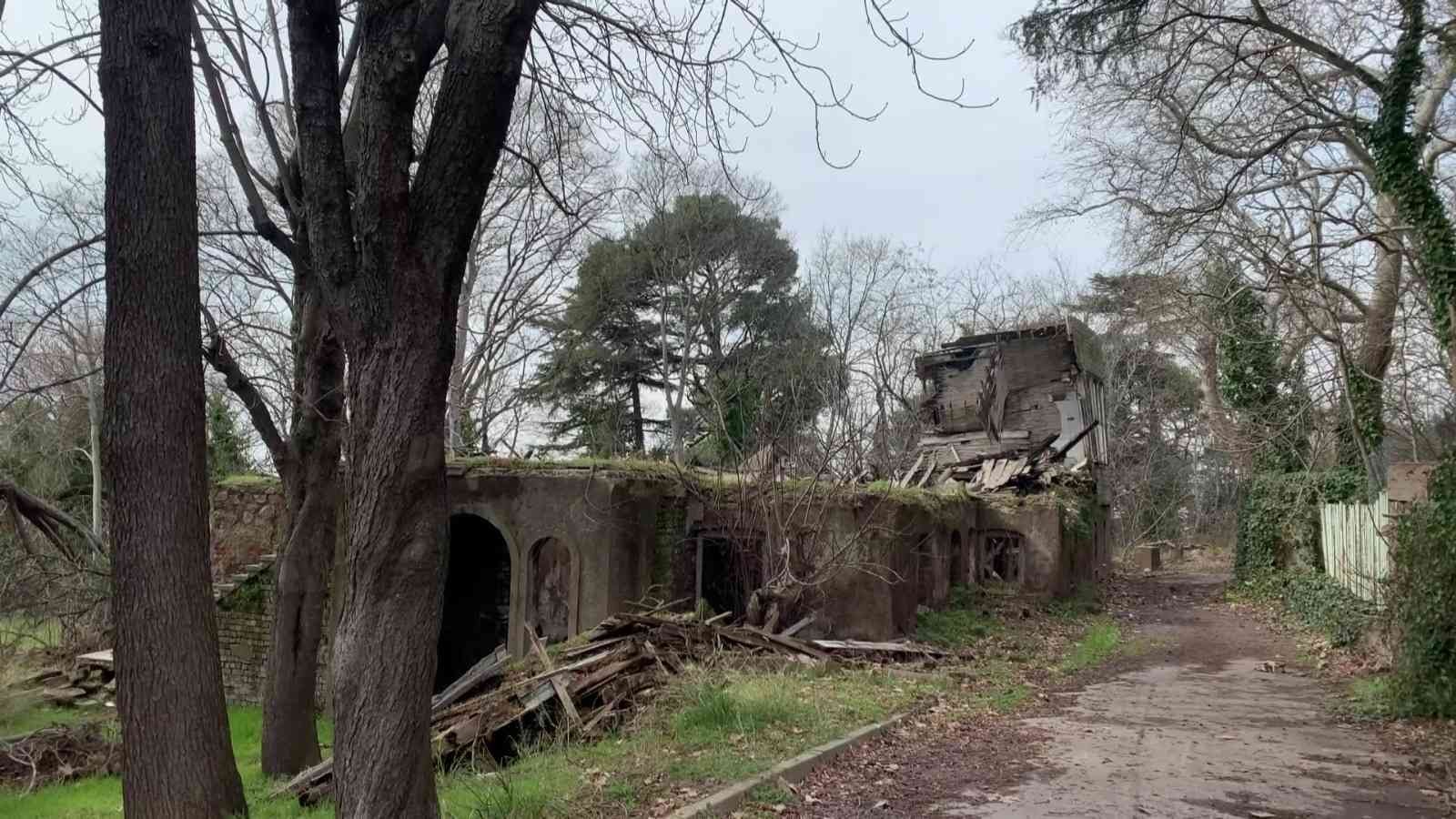 İstanbul’daki kültür ve sağlık tesislerinin çoğalması için mal varlığını ve köşkünü bağışlayan Süreyya Paşa’nın Maltepe’deki köşkü çürümeye terk ...