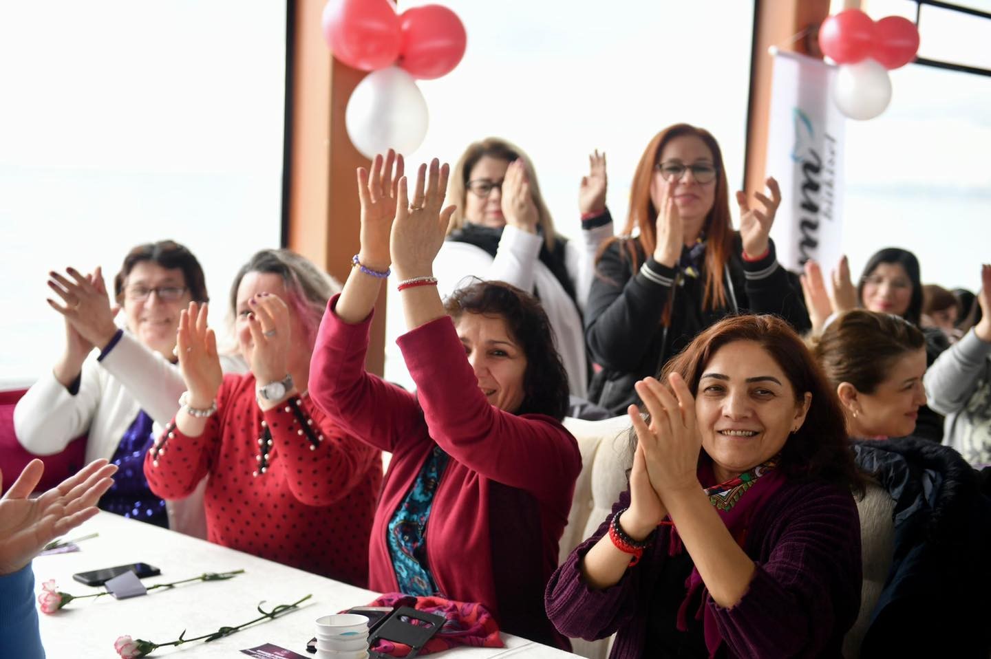 Maltepe Belediyesi Spor İşleri Müdürlüğü’nün 8 Mart Emekçi Kadınlar Günü nedeniyle Adalar’a düzenlediği tekne turuna çok sayıda kadın katıldı ...