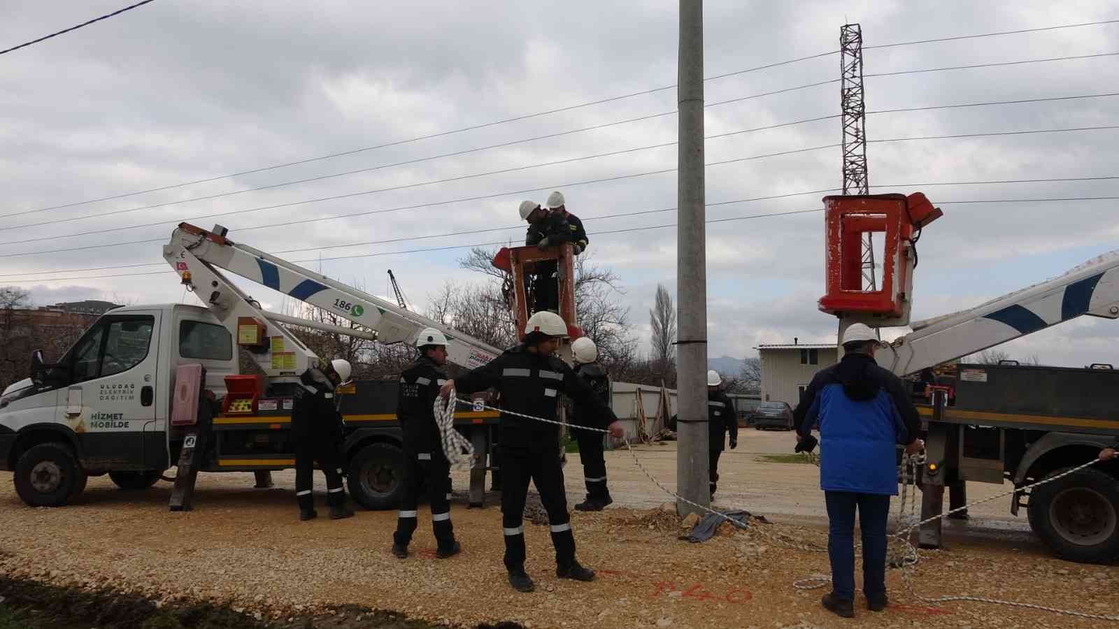 Meteoroloji Genel Müdürlüğü hava durumu tahmin raporlarını yayınladı. Ülke genelinde son 35 yılın Mart ayının en yoğun kar yağışı bekleniyor ...