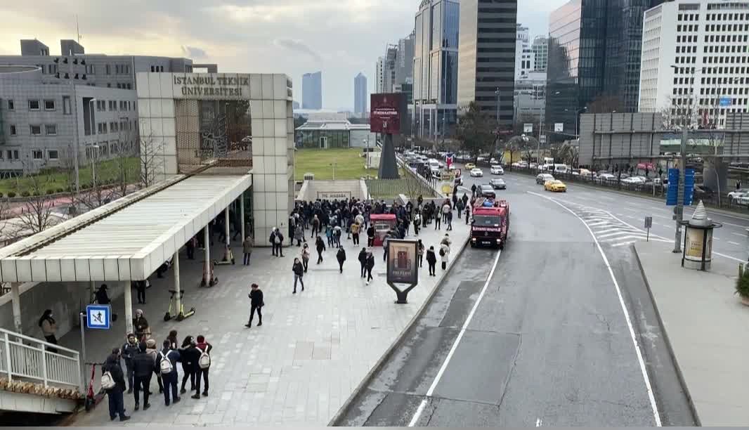 İstanbul’da İTÜ Metro İstasyonunda yaşanan intihar girişimi nedeniyle seferlerde aksama yaşandı. Seferler olaydan yaklaşık 30 dakika sonra tekrar ...