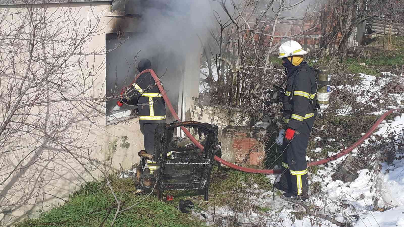 Kocaeli’nin Çayırova ilçesinde metruk binada çıkan yangın, itfaiye ekiplerinin müdahalesinin ardından söndürüldü. Yangın, Kocaeli’nin Çayırova ...