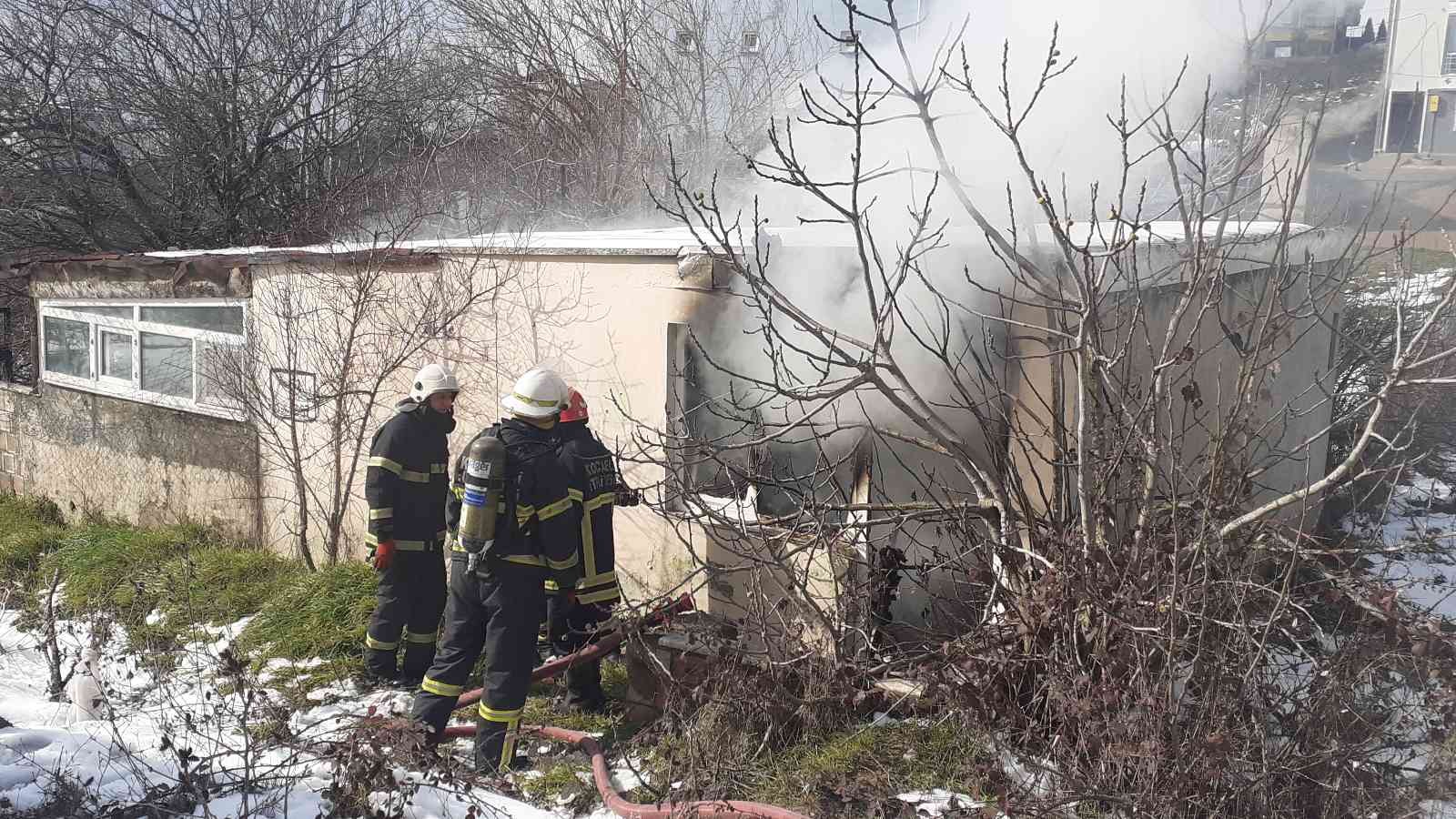 Kocaeli’nin Çayırova ilçesinde metruk binada çıkan yangın, itfaiye ekiplerinin müdahalesinin ardından söndürüldü. Yangın, Kocaeli’nin Çayırova ...