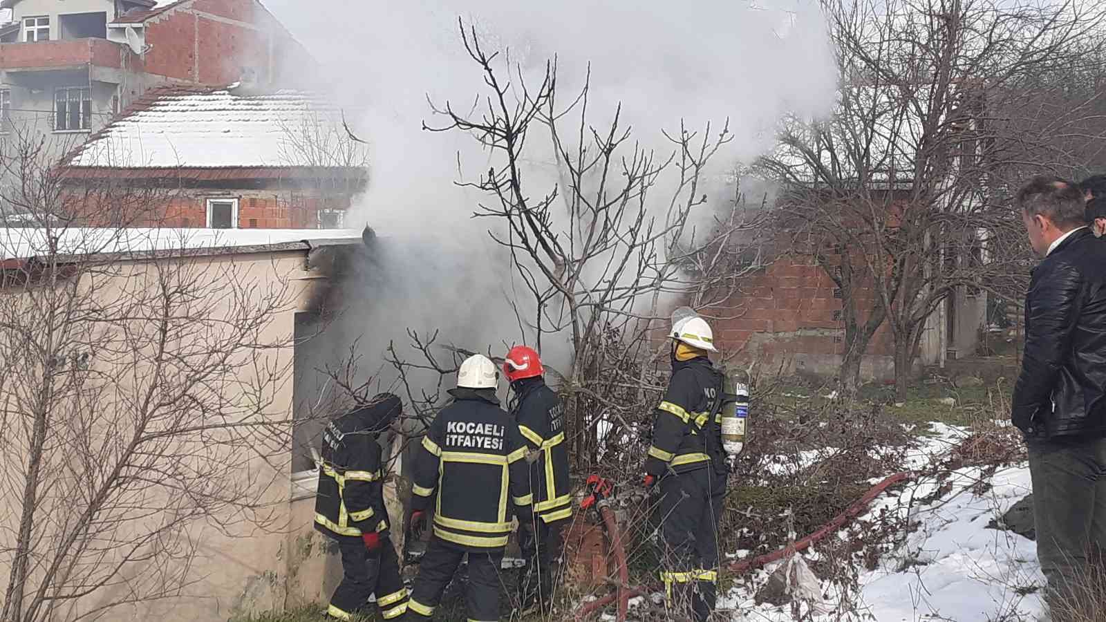 Kocaeli’nin Çayırova ilçesinde metruk binada çıkan yangın, itfaiye ekiplerinin müdahalesinin ardından söndürüldü. Yangın, Kocaeli’nin Çayırova ...