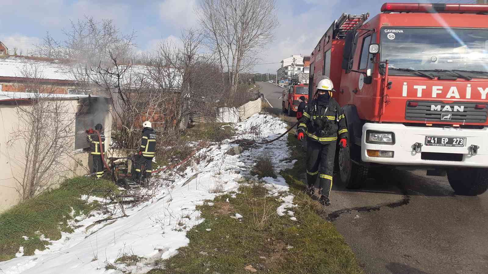 Kocaeli’nin Çayırova ilçesinde metruk binada çıkan yangın, itfaiye ekiplerinin müdahalesinin ardından söndürüldü. Yangın, Kocaeli’nin Çayırova ...