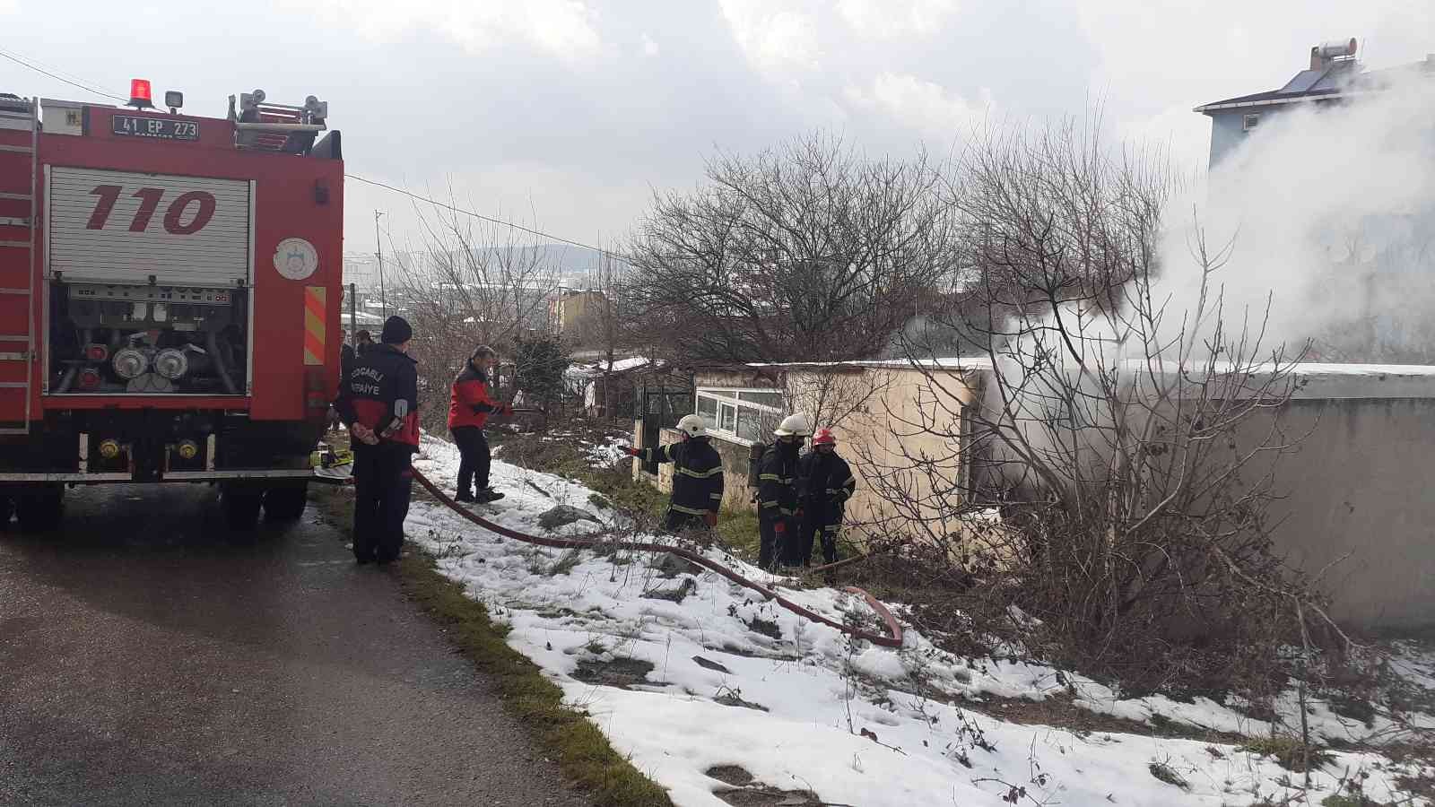 Kocaeli’nin Çayırova ilçesinde metruk binada çıkan yangın, itfaiye ekiplerinin müdahalesinin ardından söndürüldü. Yangın, Kocaeli’nin Çayırova ...