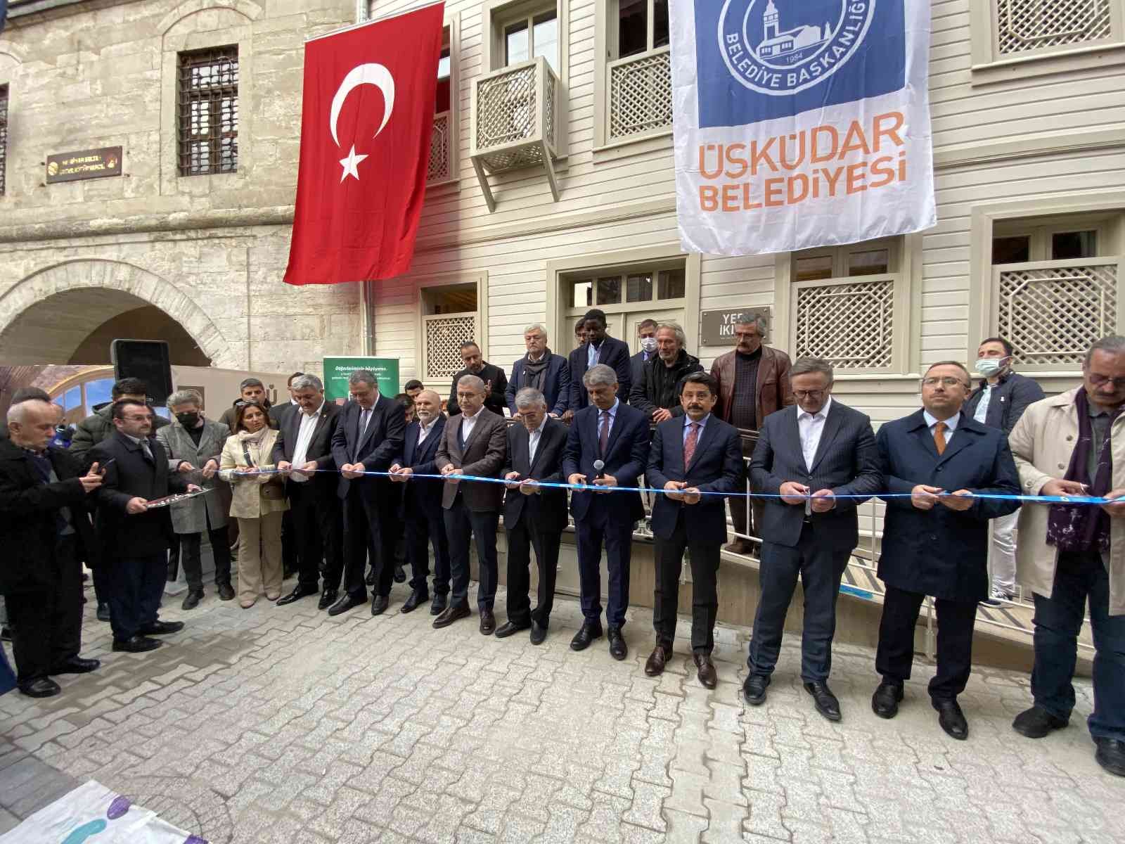 Üsküdar Belediyesi yeni bir kütüphane projesini daha hizmete geçirdi. Üsküdar’da açılan Mihrimah Sultan Gençlik Kütüphanesi açılarak faaliyete ...