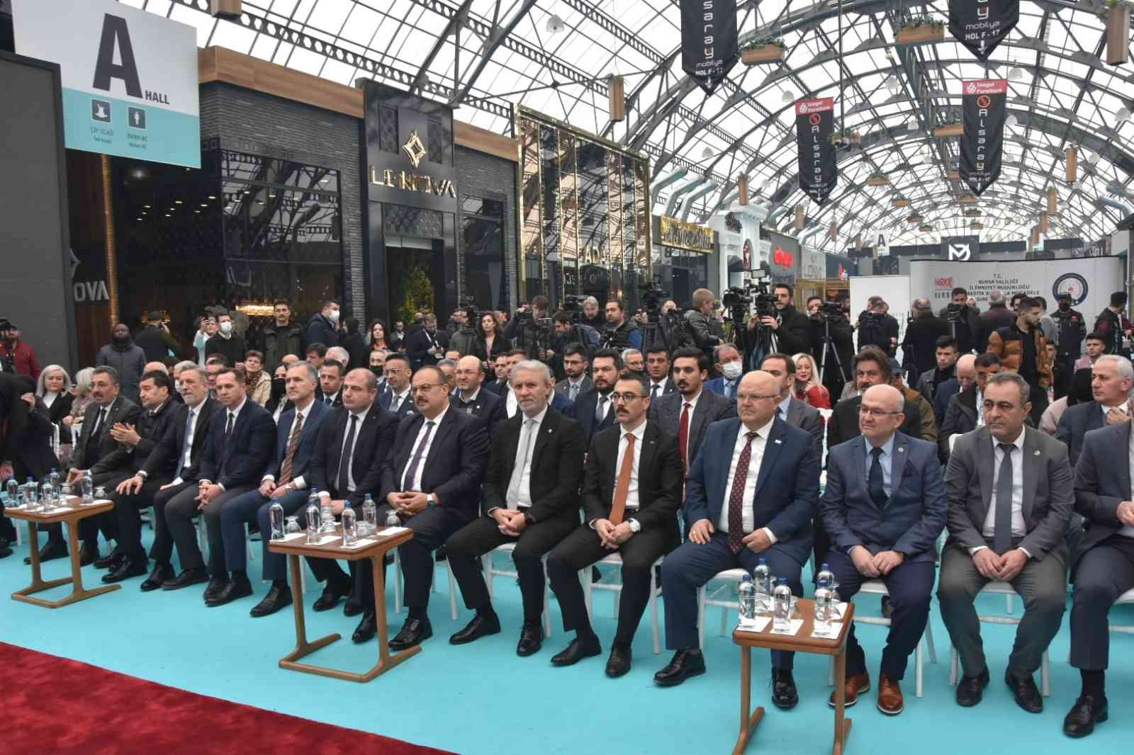 Bursa’nın İnegöl ilçesinde MODEF 2020 Mobilya Fuarı 46’ıncı kez kapılarını açtı. Açılış törenine Bursa Valisi Yakup Canbolat, AK Parti Bursa ...