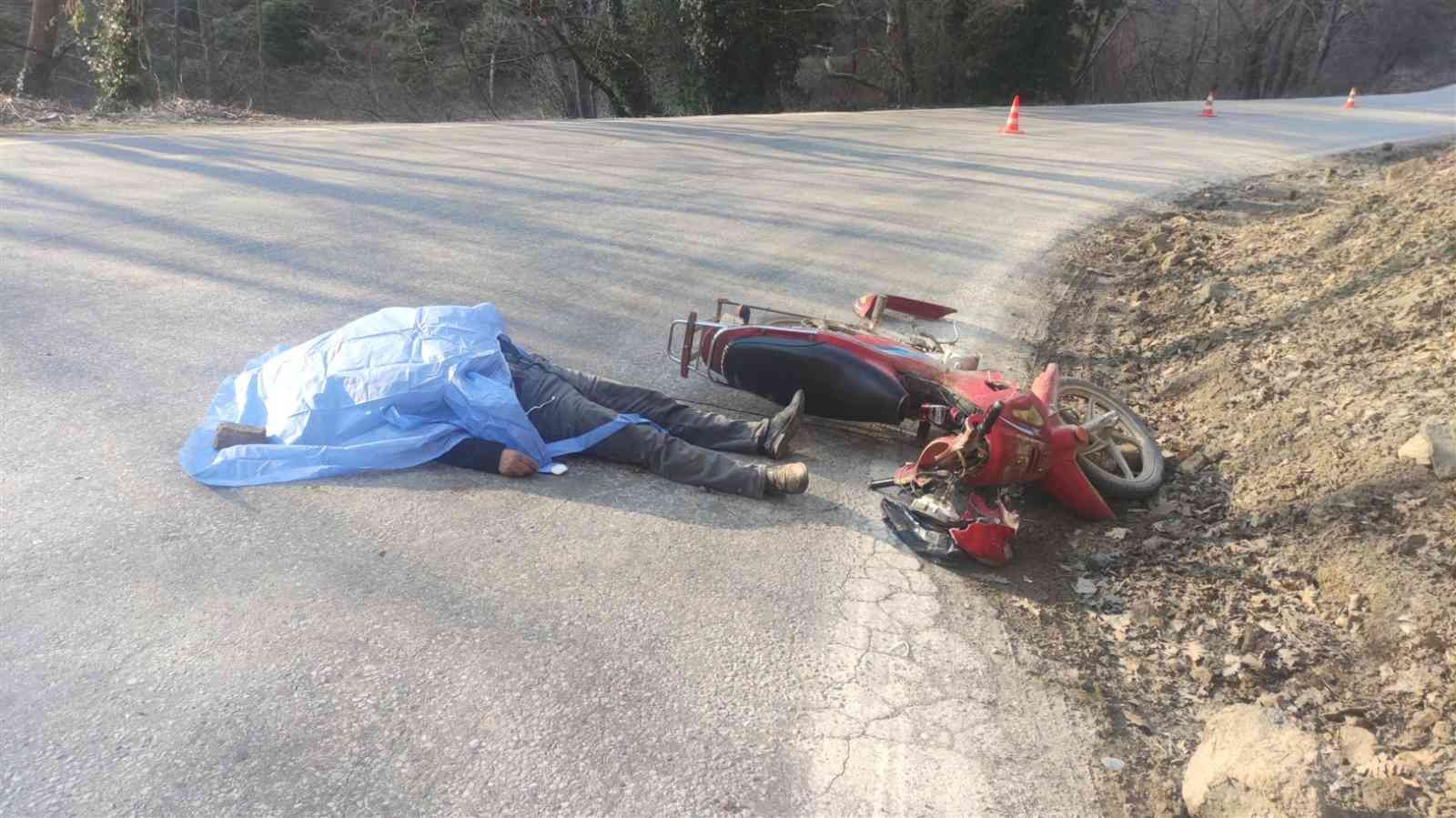 Bursa’nın Orhangazi ilçesinde bir motosiklet karşı yönden gelen kamyona yandan çarptı. Kazada motosiklet sürücüsü olay yerinde feci şekilde can ...