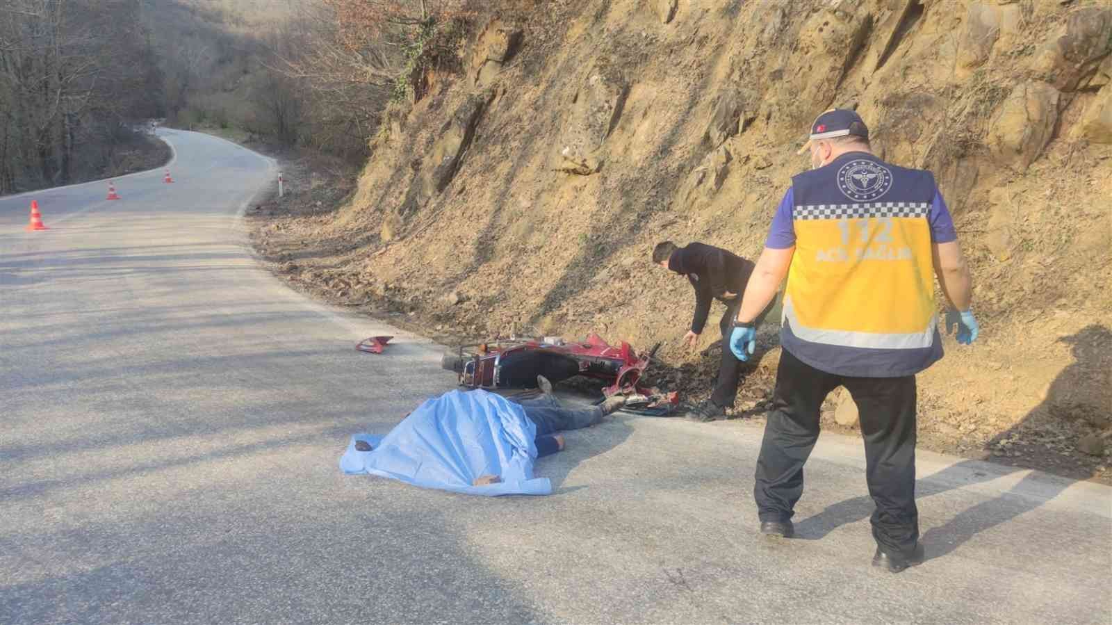 Bursa’nın Orhangazi ilçesinde bir motosiklet karşı yönden gelen kamyona yandan çarptı. Kazada motosiklet sürücüsü olay yerinde feci şekilde can ...