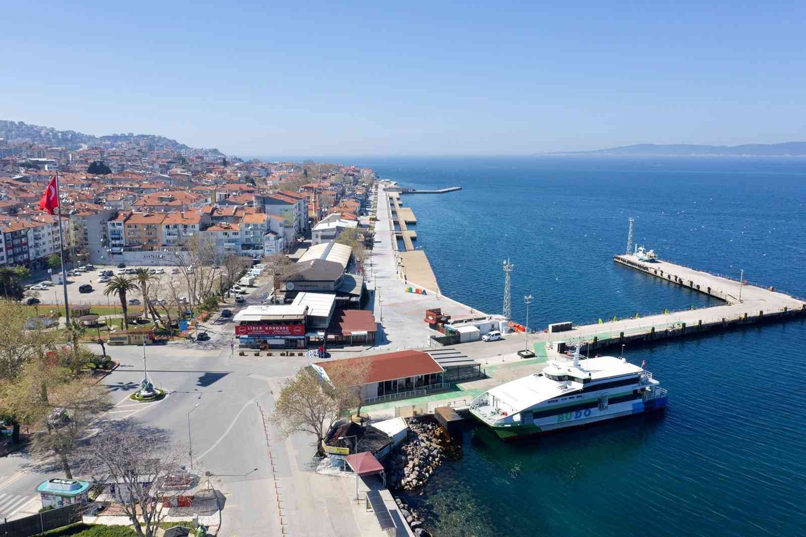 Mudanya Belediye Başkanı Hayri Türkyılmaz, görevdeki 8 yılını değerlendirdi. Belediyeye ait bir arazinin ayçiçeği ekimi için hazırlandığı ...