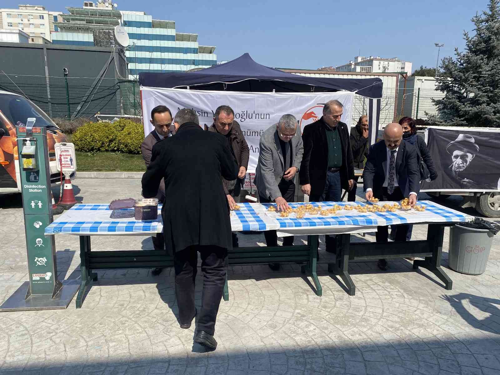 Büyük Birlik Partisi eski başkanı Muhsin Yazıcıoğlu, vefatının 13’üncü yıl dönümünde dualarla anıldı. Beylikdüzü Fatih Sultan Mehmet Camii önünde ...