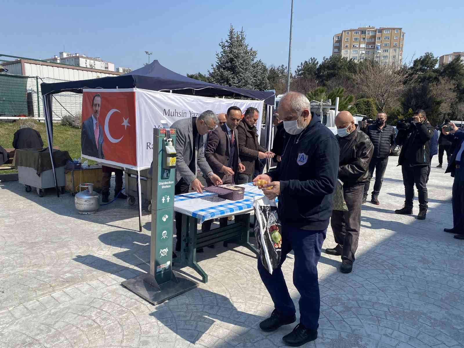 Büyük Birlik Partisi eski başkanı Muhsin Yazıcıoğlu, vefatının 13’üncü yıl dönümünde dualarla anıldı. Beylikdüzü Fatih Sultan Mehmet Camii önünde ...