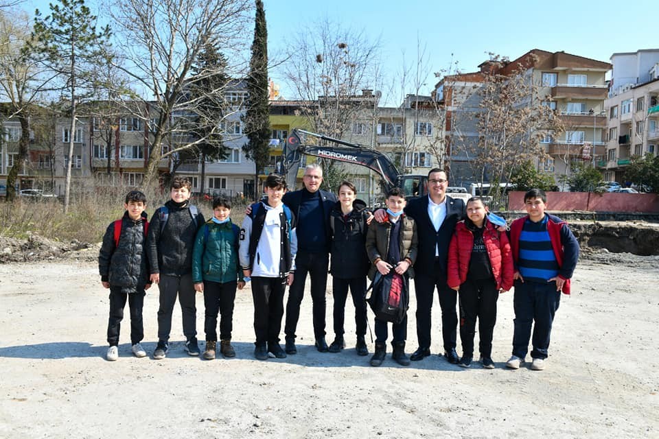 Depreme dayanıklı olmadığı gerekçesiyle yıkılan Mustafakemalpaşa Anadolu Lisesi’nin yeniden yapım çalışmaları başladı. Yerinde yükselecek olan 32 ...