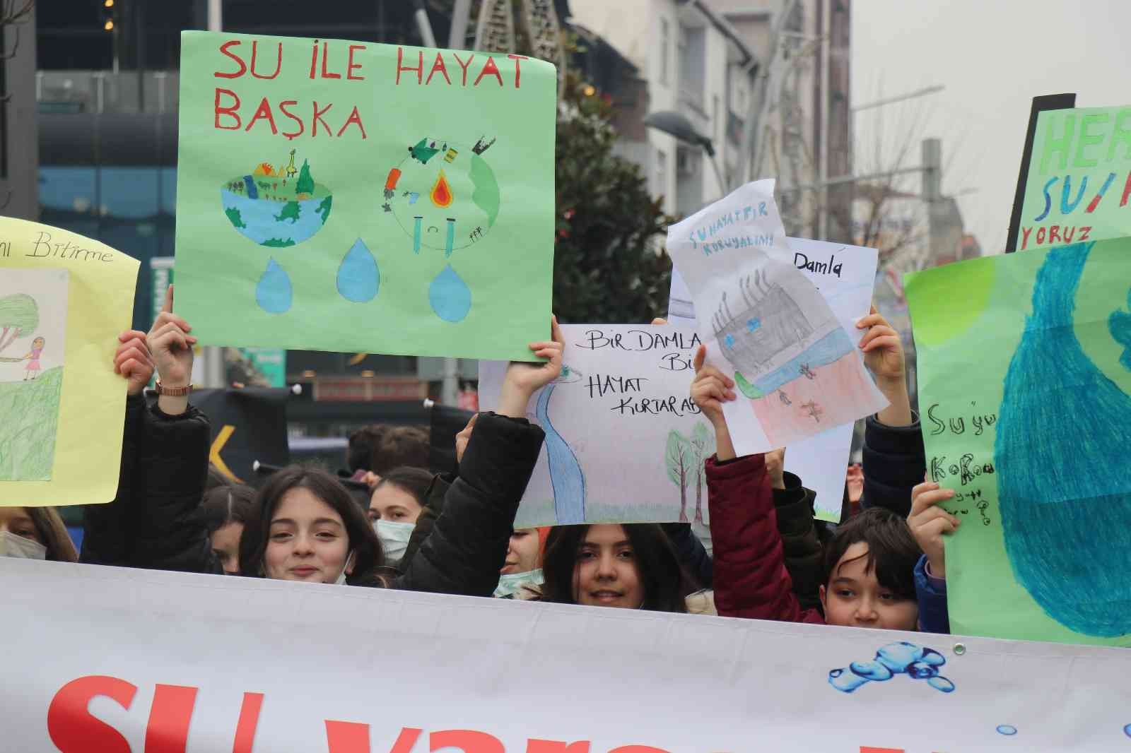 SAKARYA (İHA) – Sakarya’da 22 Mart Dünya Su Günü kapsamında farklı bir etkinliğe imza atıldı. Suyun önemine dikkat çekmek için gerçekleştirilen ...