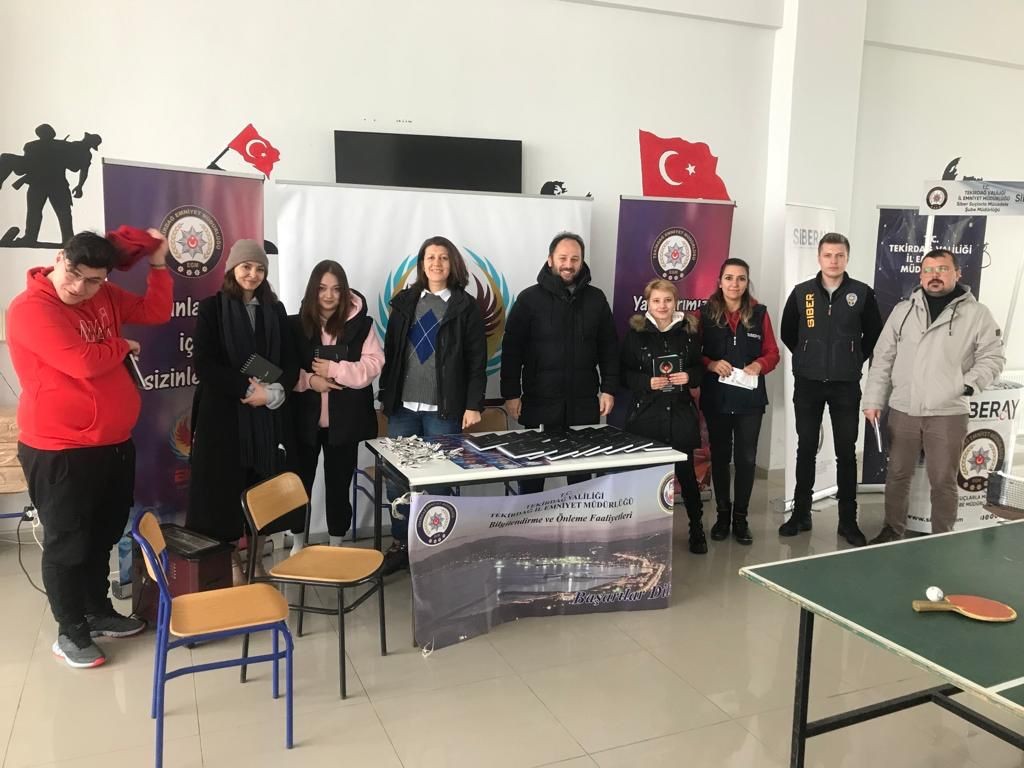 Tekirdağ’da üniversite öğrencilerine yönelik terör örgütlerinin propaganda ve eleman temin yöntemleri hakkında bilgilendirmeler yapıldı. Tekirdağ ...