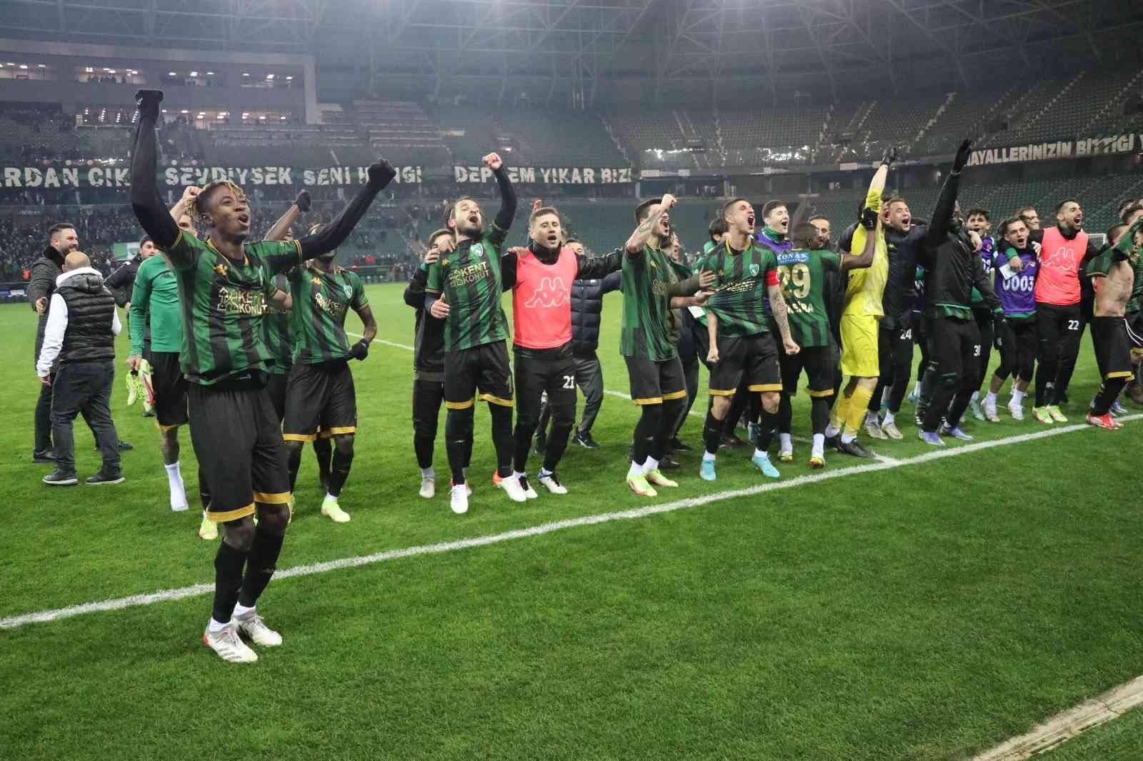 Kocaelispor, bu sezon Spor Toto 1. Lig’de oynadığı 27 maçın 5’inde öne geçmesine rağmen skoru koruyamadı ve bu müsabakalarda tam 12 puan ...