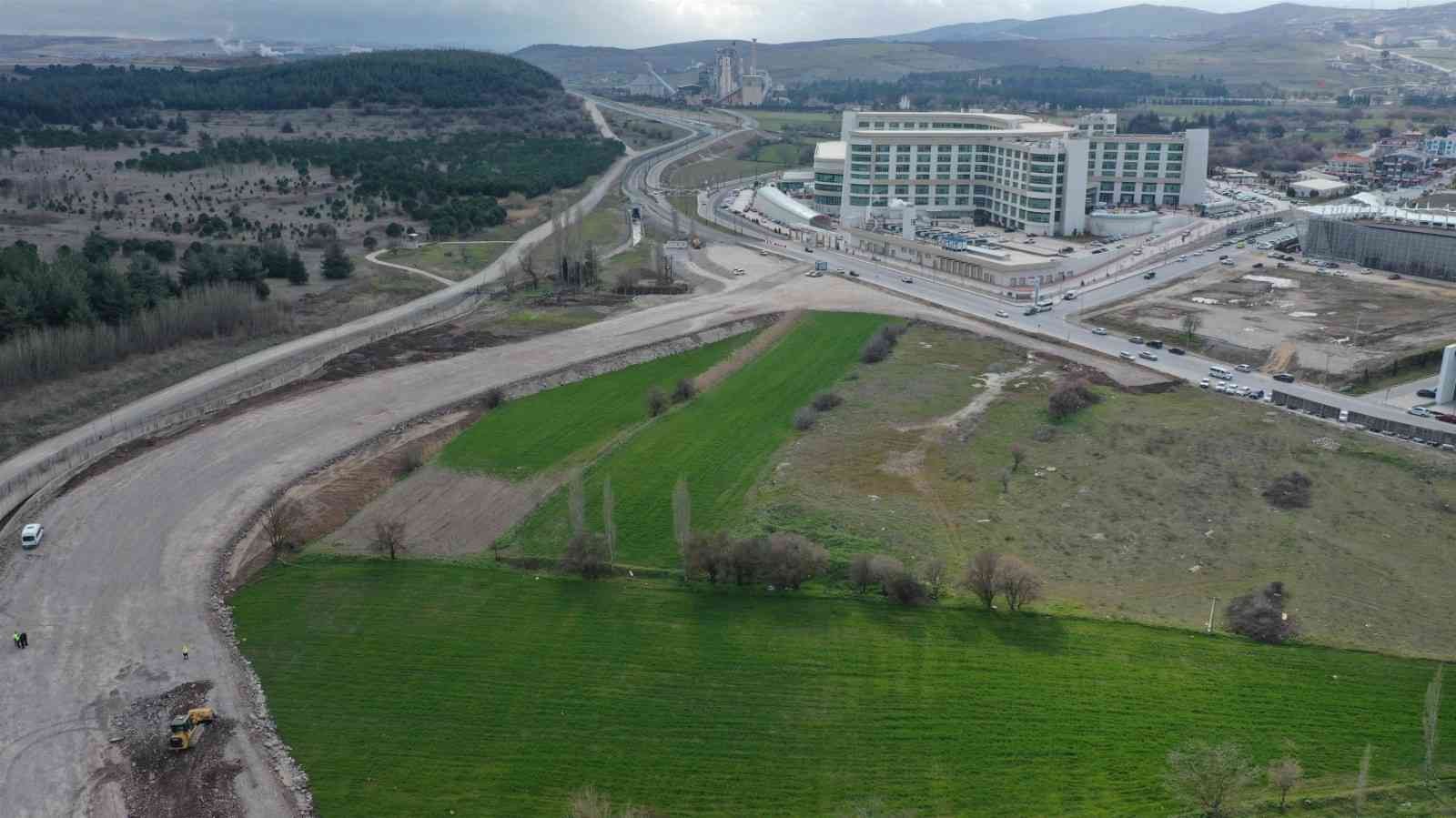 Balıkesir Organize Sanayi Bölgesi’nin trafiğini rahatlatmak amacıyla hizmete kazandırılan OSB Yolu’nun 2. kısım yol yapım çalışmaları başladı. 2 ...