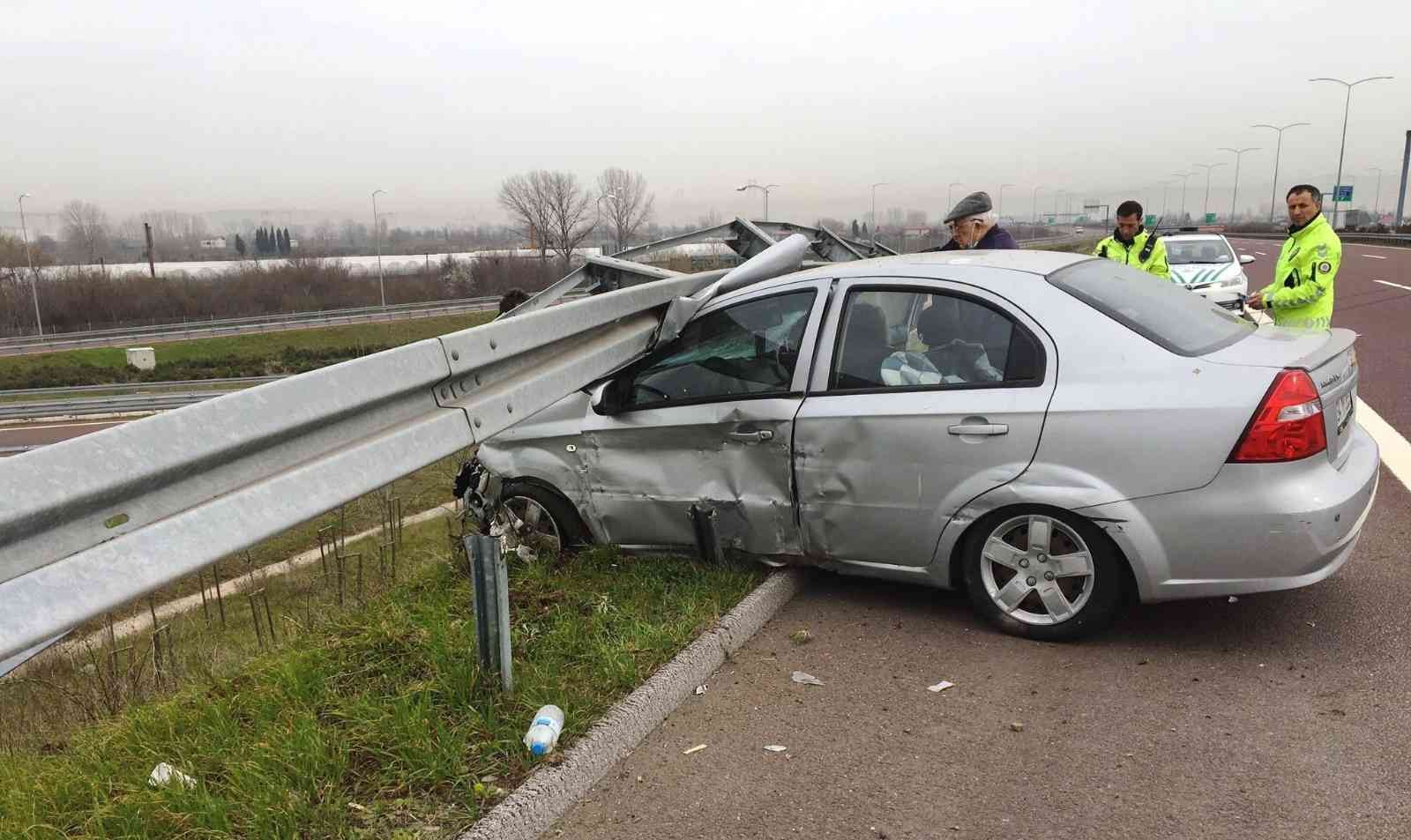 İstanbul-İzmir Otoyolu Osmangazi Köprü çıkışında meydana gelen trafik kazası kazasında 2 kişi yaralandı. İstanbul-İzmir Otoyolu Osmangazi köprü ...