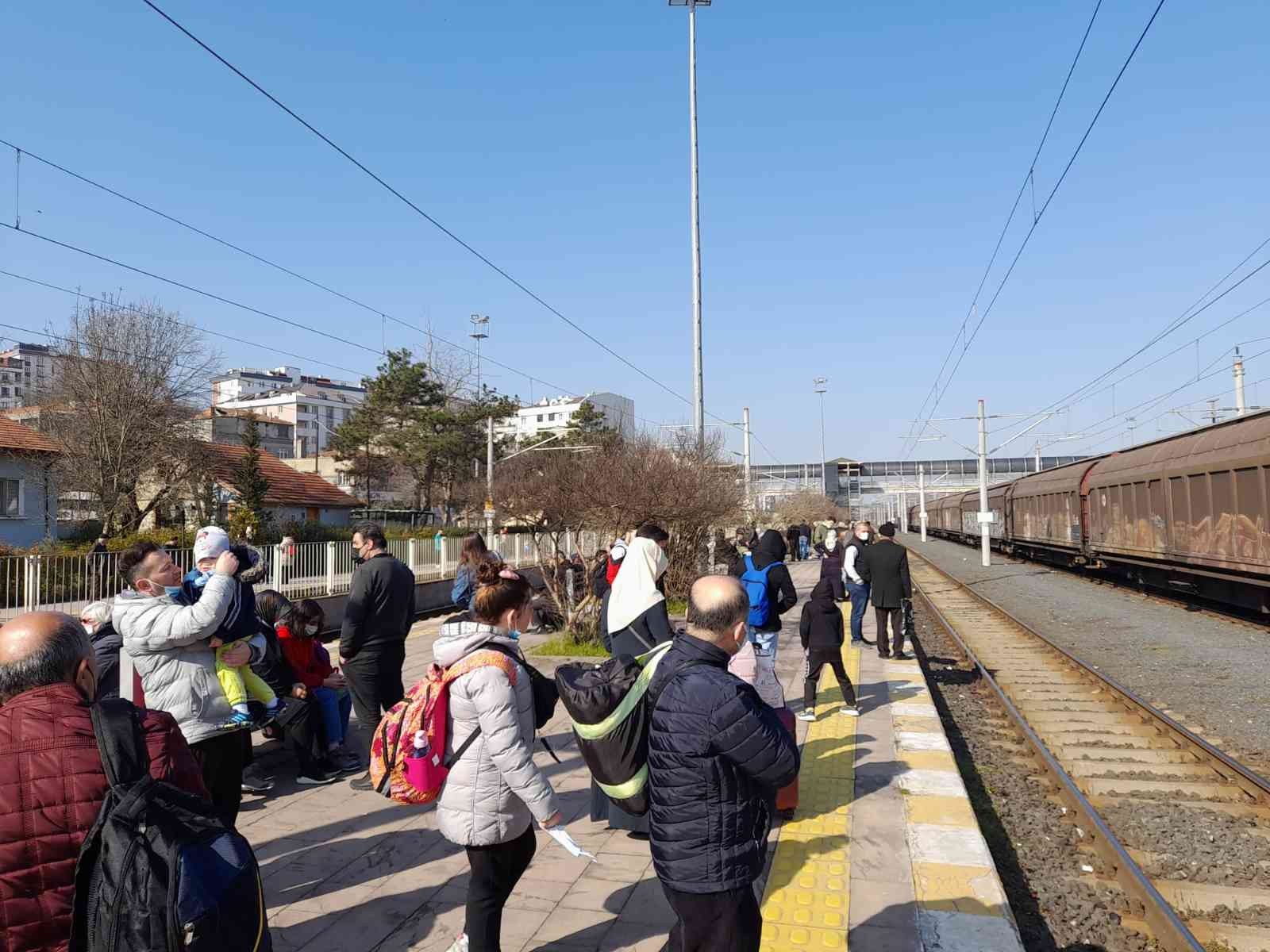 Tekirdağ’ın Çerkezköy ve Çorlu ilçesinde otobüs bilet fiyatlarının aşırı artış göstermesi vatandaşları alternatif yolculuklara yöneltti. Otobüs ...