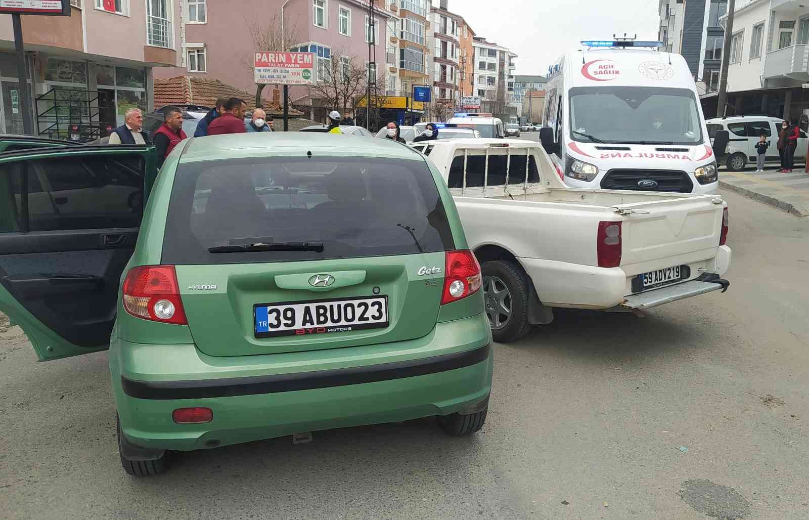 Tekirdağ’da otomobil ile kamyonetin çarpışması sonucu meydana gelen kazada 3 kişi yaralandı. Kaza, Saray İlçesi Pazarcık Mahallesi İstanbul ...