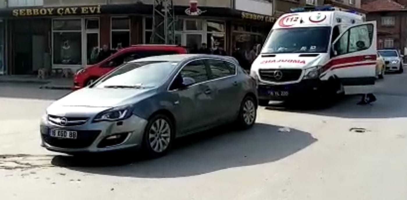 Bursa’nın İnegöl ilçesinde meydana gelen kazada otomobil ile çarpışan motosikletin sürücüsü yaralandı. Kaza anı bir işyeri güvenlik kameralarına ...