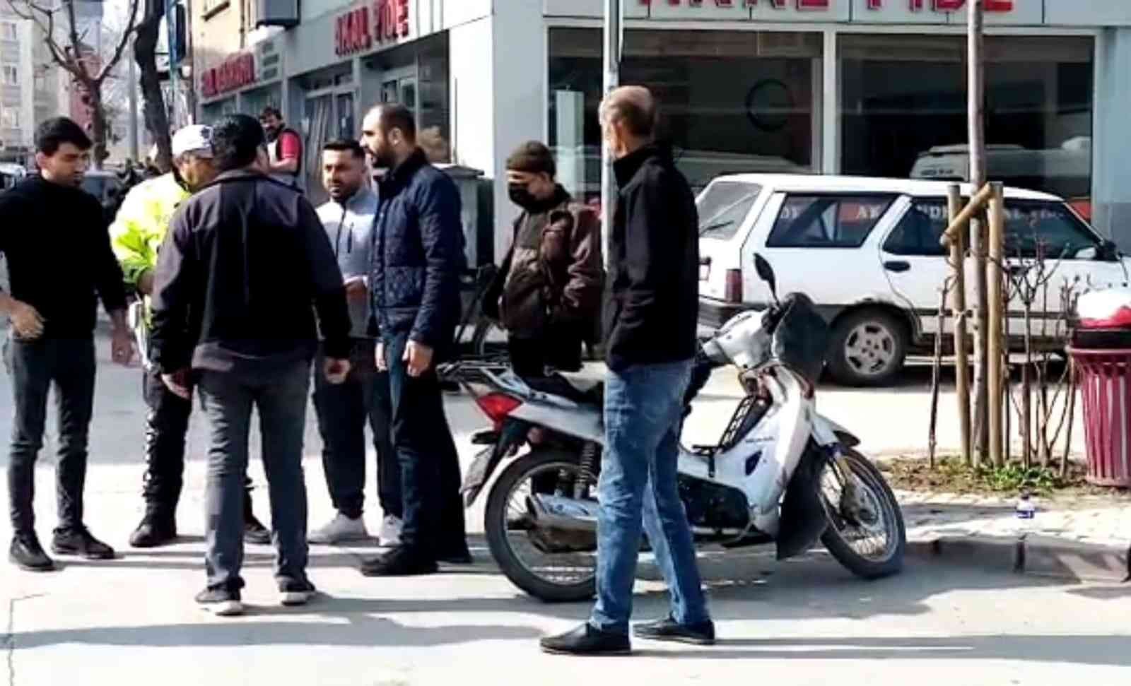 Bursa’nın İnegöl ilçesinde meydana gelen kazada otomobil ile çarpışan motosikletin sürücüsü yaralandı. Kaza anı bir işyeri güvenlik kameralarına ...