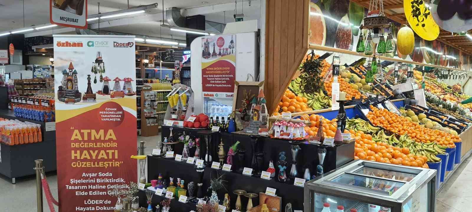 Özhan Marketler Zinciri örnek olacak bir sosyal sorumluluk projesine imza attı. Avşar Soda işbirliğiyle düzenlenen projede Özhan çalışanları soda ...