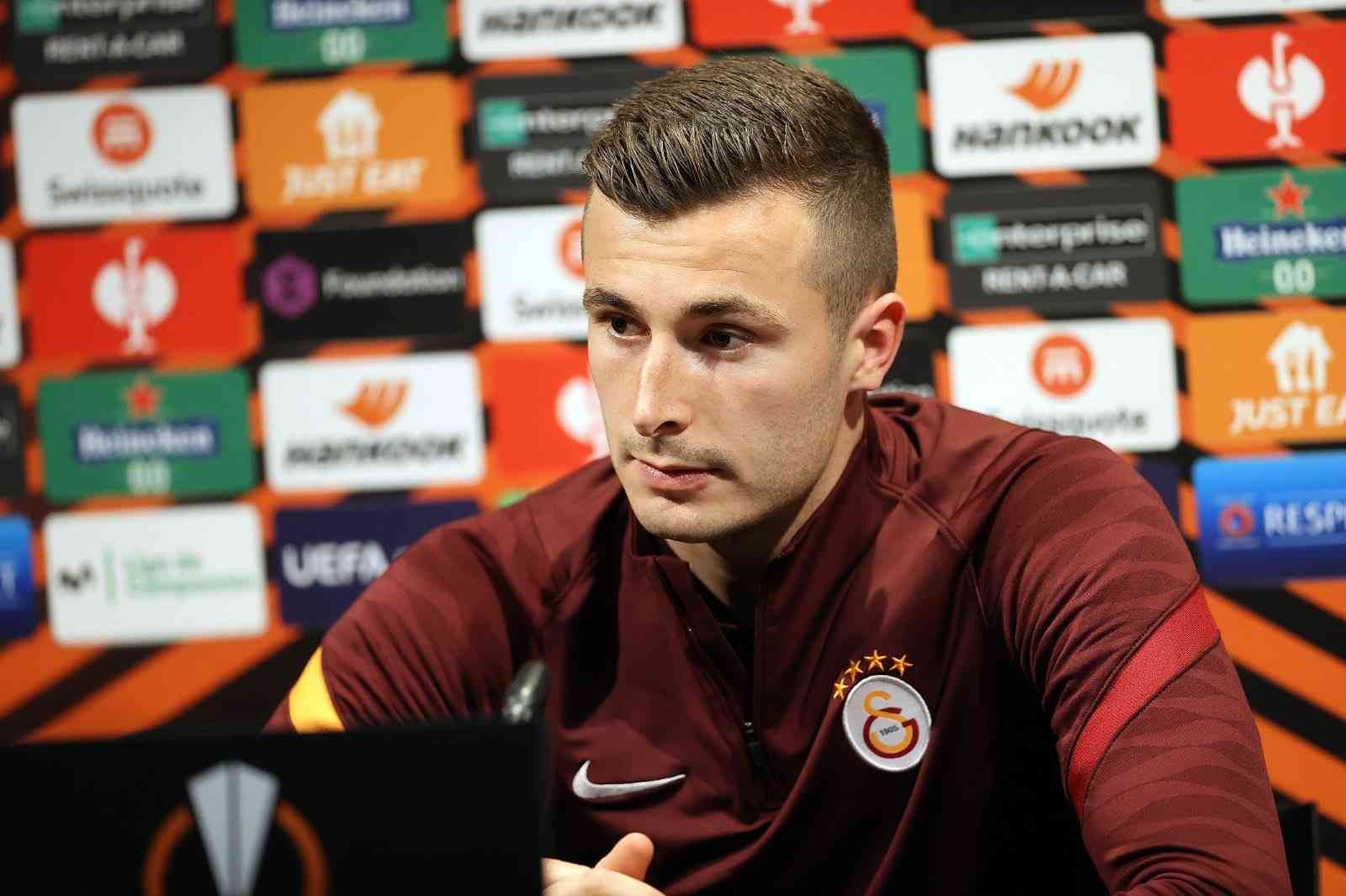 Galatasaray’ın İspanyol kalecisi Inaki Pena, Barcelona maçı öncesi yaptığı açıklamada, "Stadyumu görmek için buraya gelmedik. Buraya mücadele ...