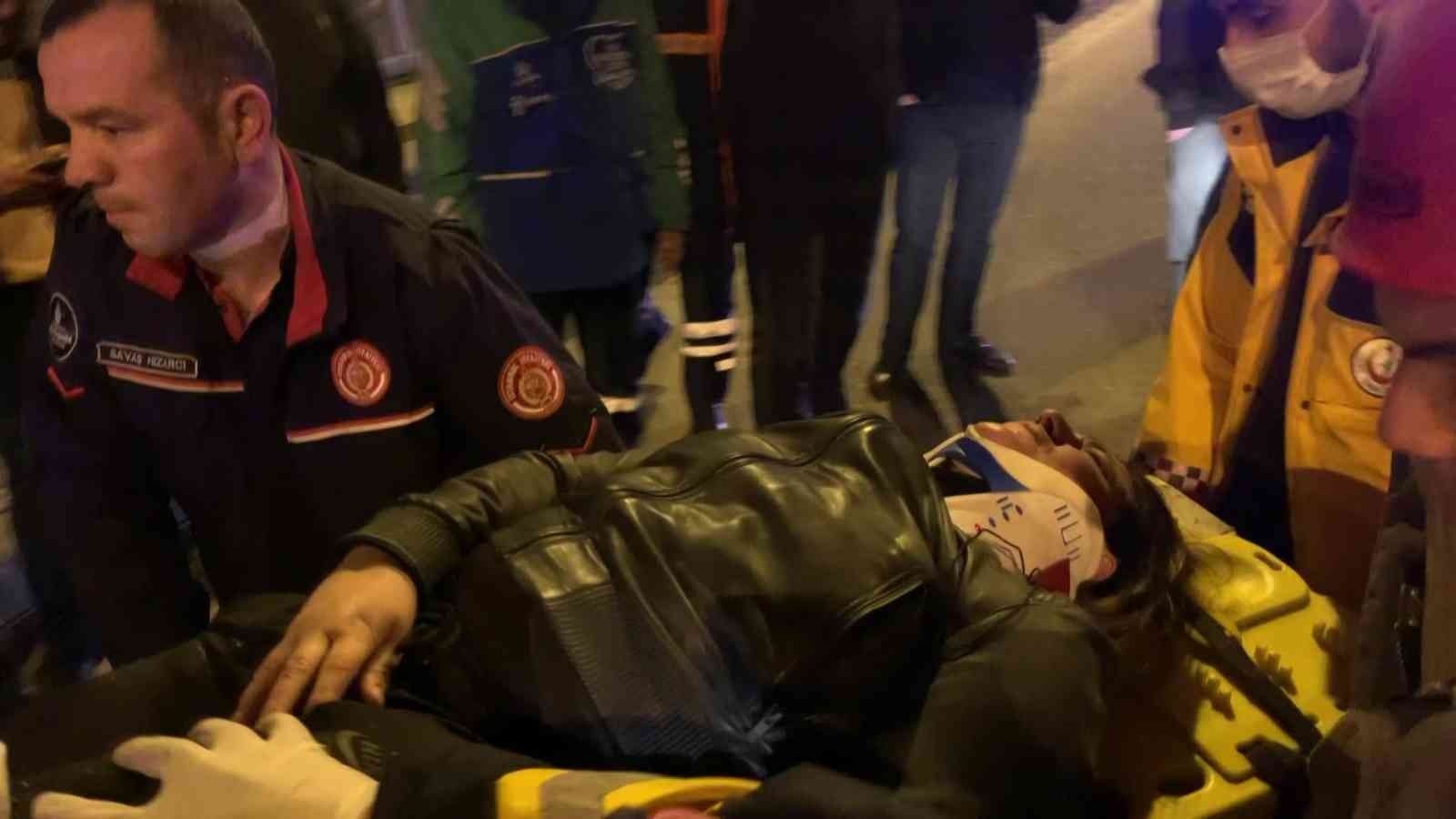 İstanbul Pendik’te 2 aracın karıştığı trafik kazasında 1 kişi ağır yaralandı. İstanbul Pendik Adnan Kahveci Köprüsü’nde gece 01:00 sıralarında 34 ...