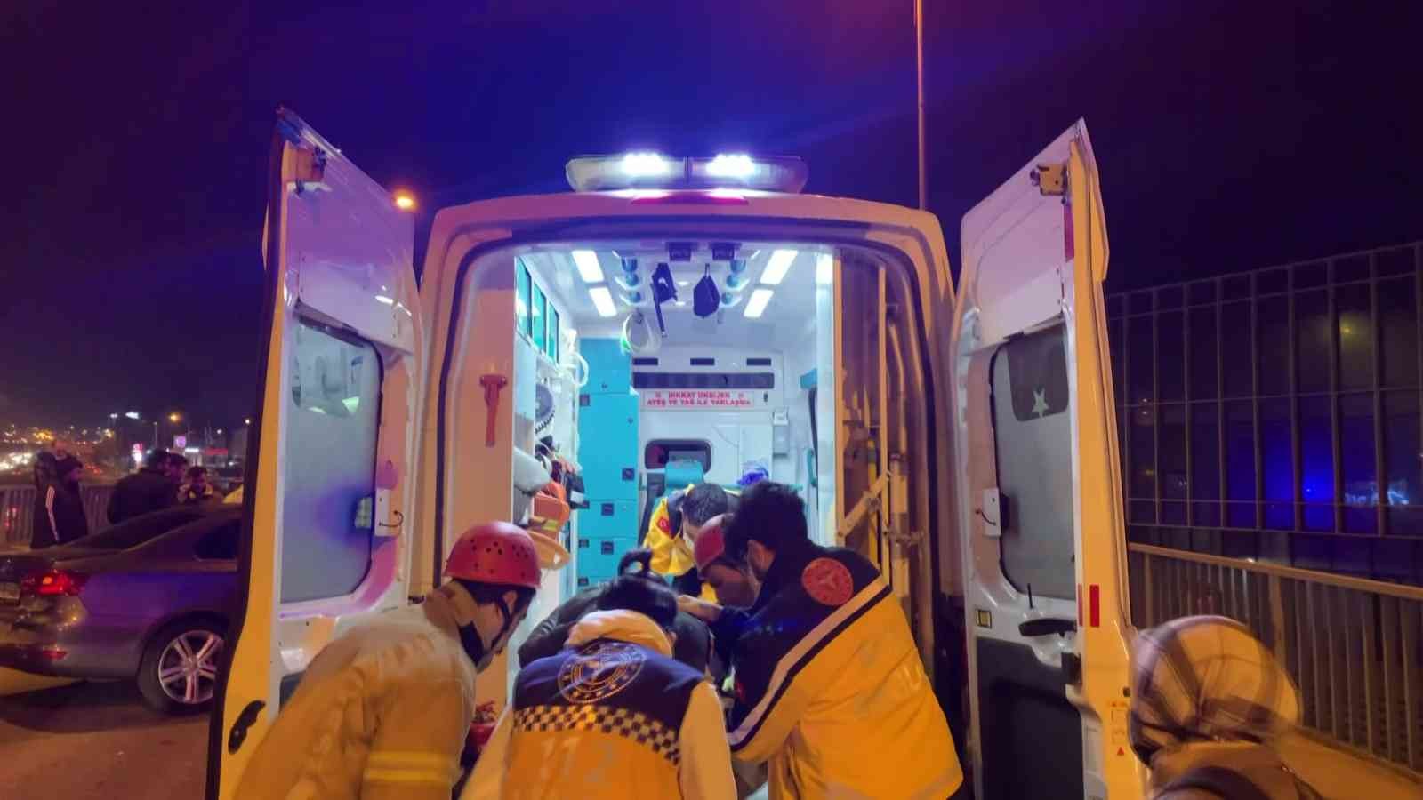 İstanbul Pendik’te 2 aracın karıştığı trafik kazasında 1 kişi ağır yaralandı. İstanbul Pendik Adnan Kahveci Köprüsü’nde gece 01:00 sıralarında 34 ...