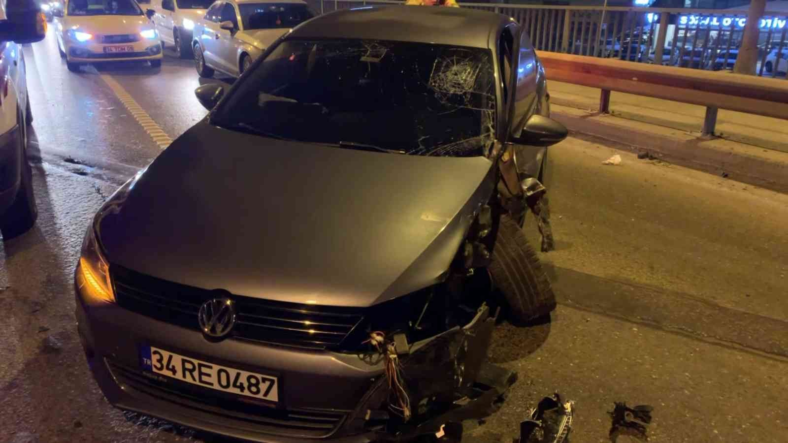 İstanbul Pendik’te 2 aracın karıştığı trafik kazasında 1 kişi ağır yaralandı. İstanbul Pendik Adnan Kahveci Köprüsü’nde gece 01:00 sıralarında 34 ...