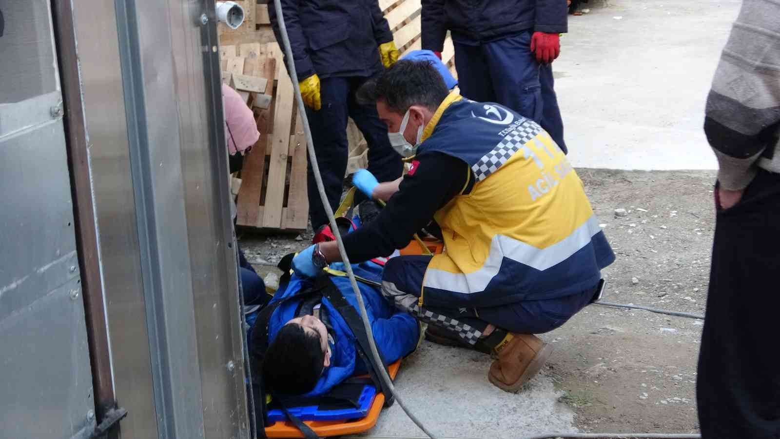 Pendik’te arkadaşları ile birlikte inşaat alanına giren 10 yaşındaki çocuk, girdiği inşaatta bulunan 5 metre derinliğindeki çukura düştü. Çukurda ...