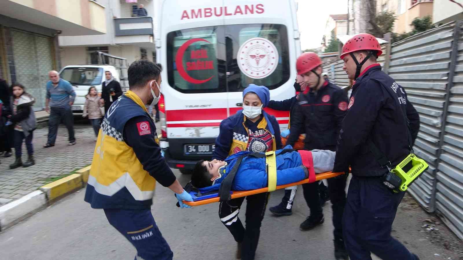 Pendik’te arkadaşları ile birlikte inşaat alanına giren 10 yaşındaki çocuk, girdiği inşaatta bulunan 5 metre derinliğindeki çukura düştü. Çukurda ...