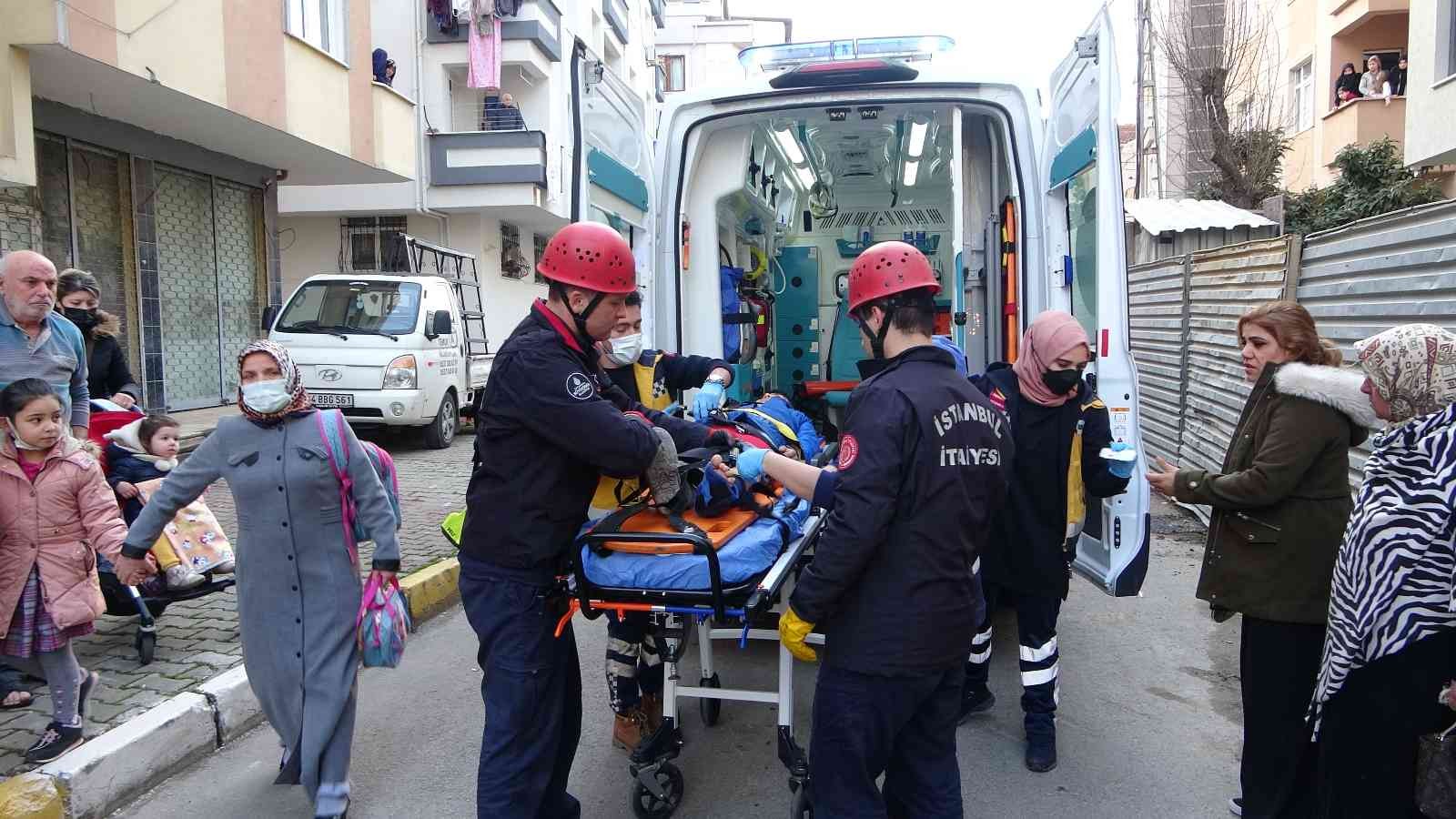 Pendik’te arkadaşları ile birlikte inşaat alanına giren 10 yaşındaki çocuk, girdiği inşaatta bulunan 5 metre derinliğindeki çukura düştü. Çukurda ...